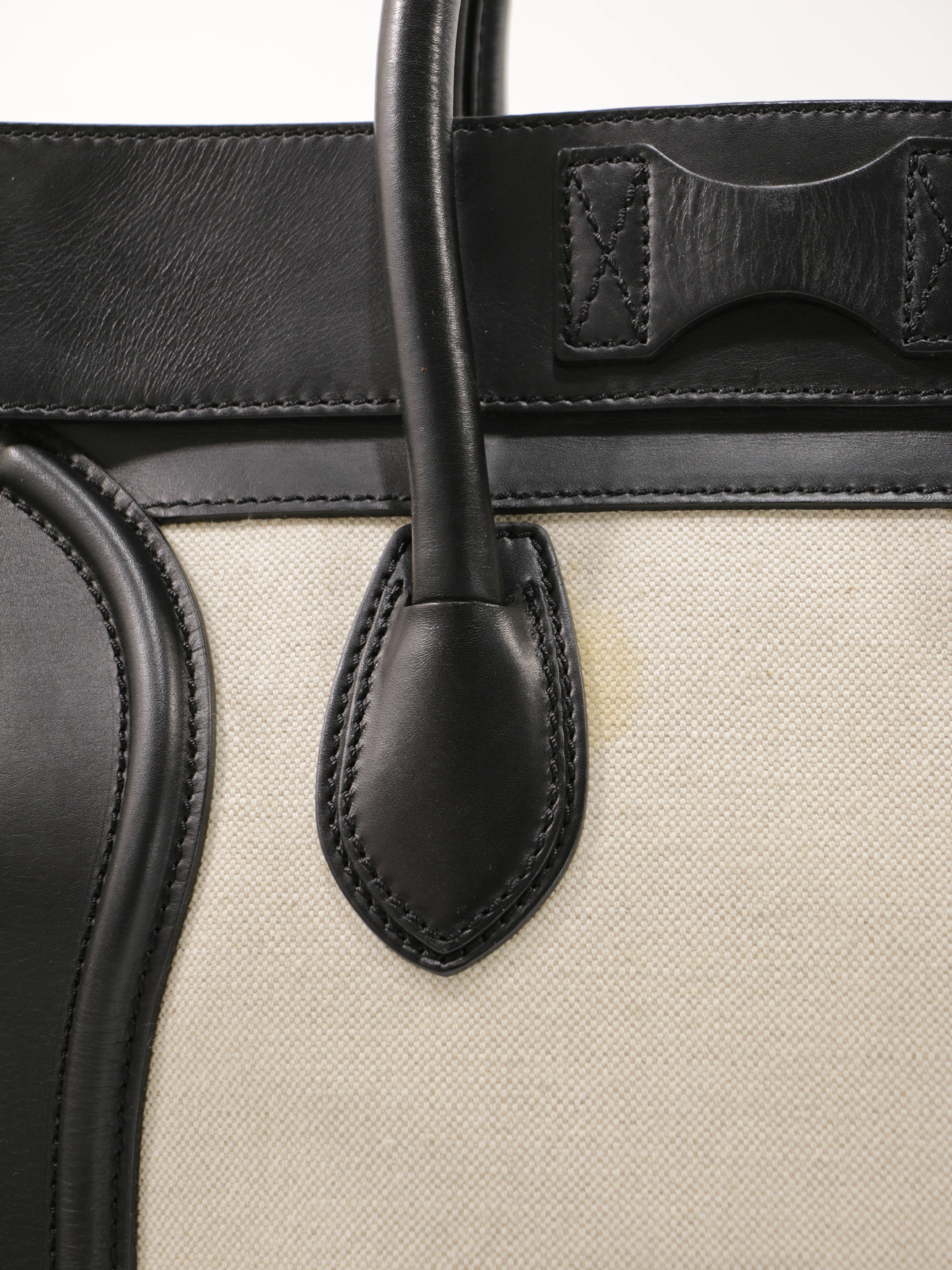 Medium Luggage - Image 7