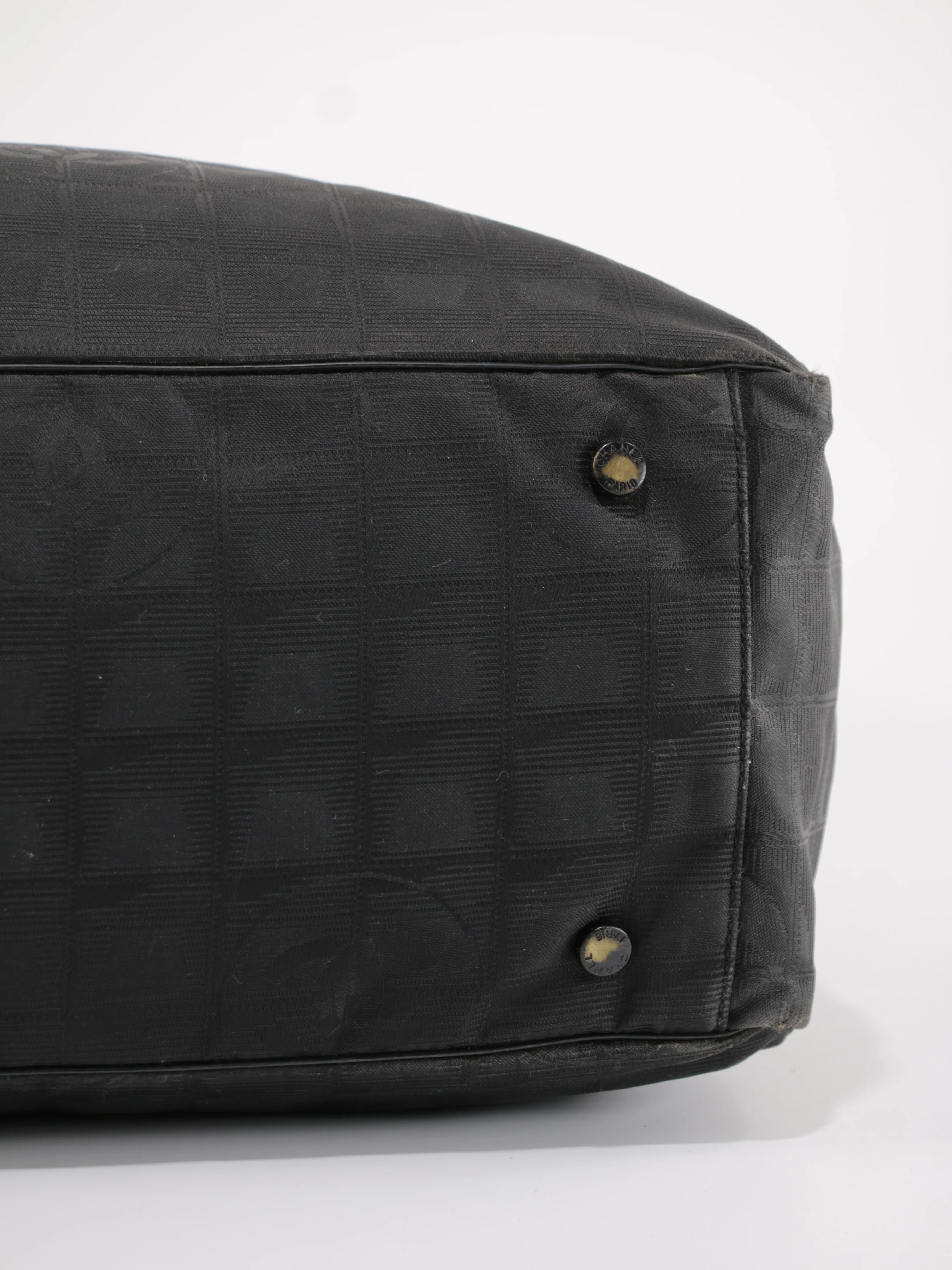 Large Travel Line Tote - Image 10