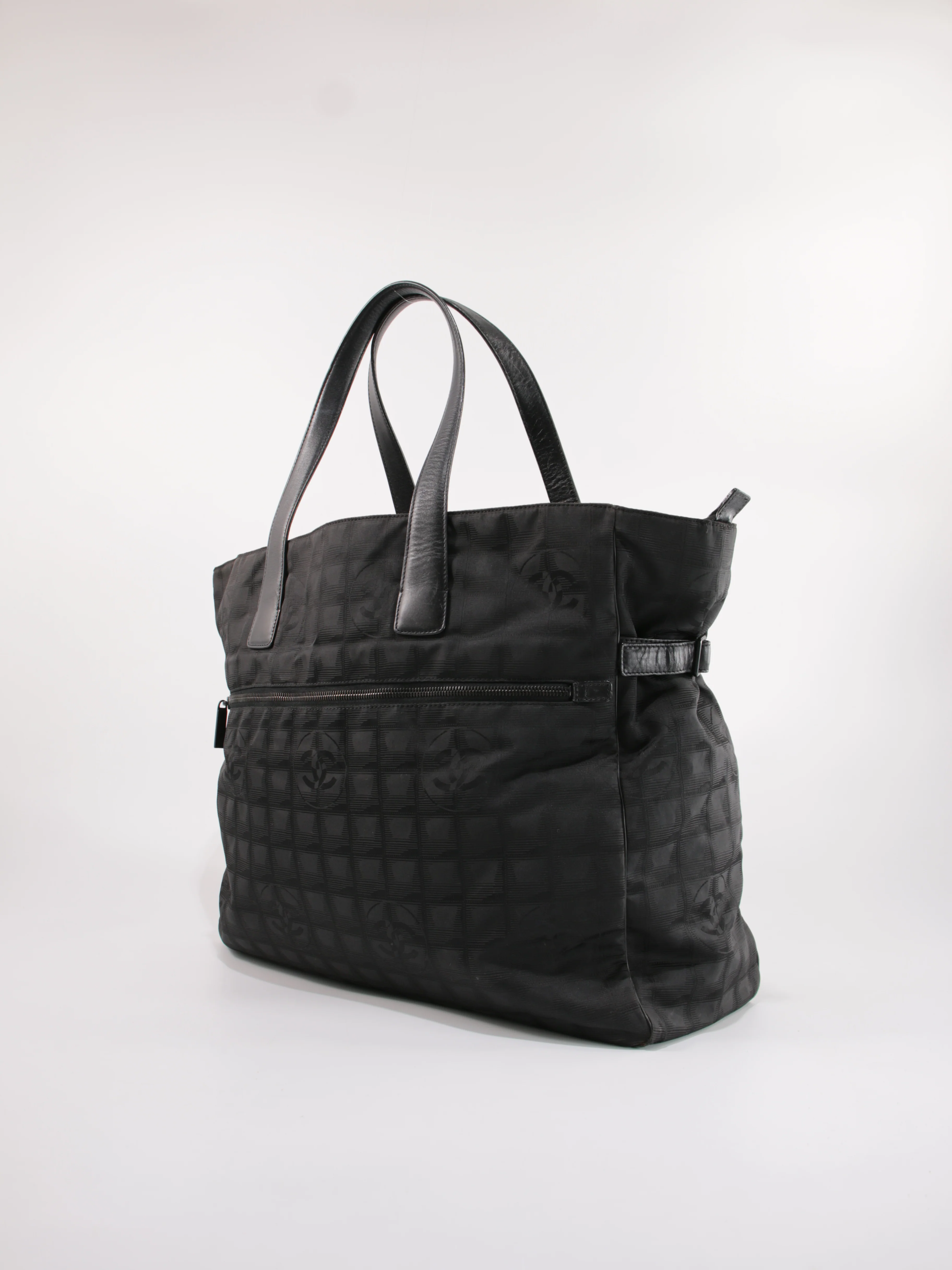 Large Travel Line Tote - Image 2
