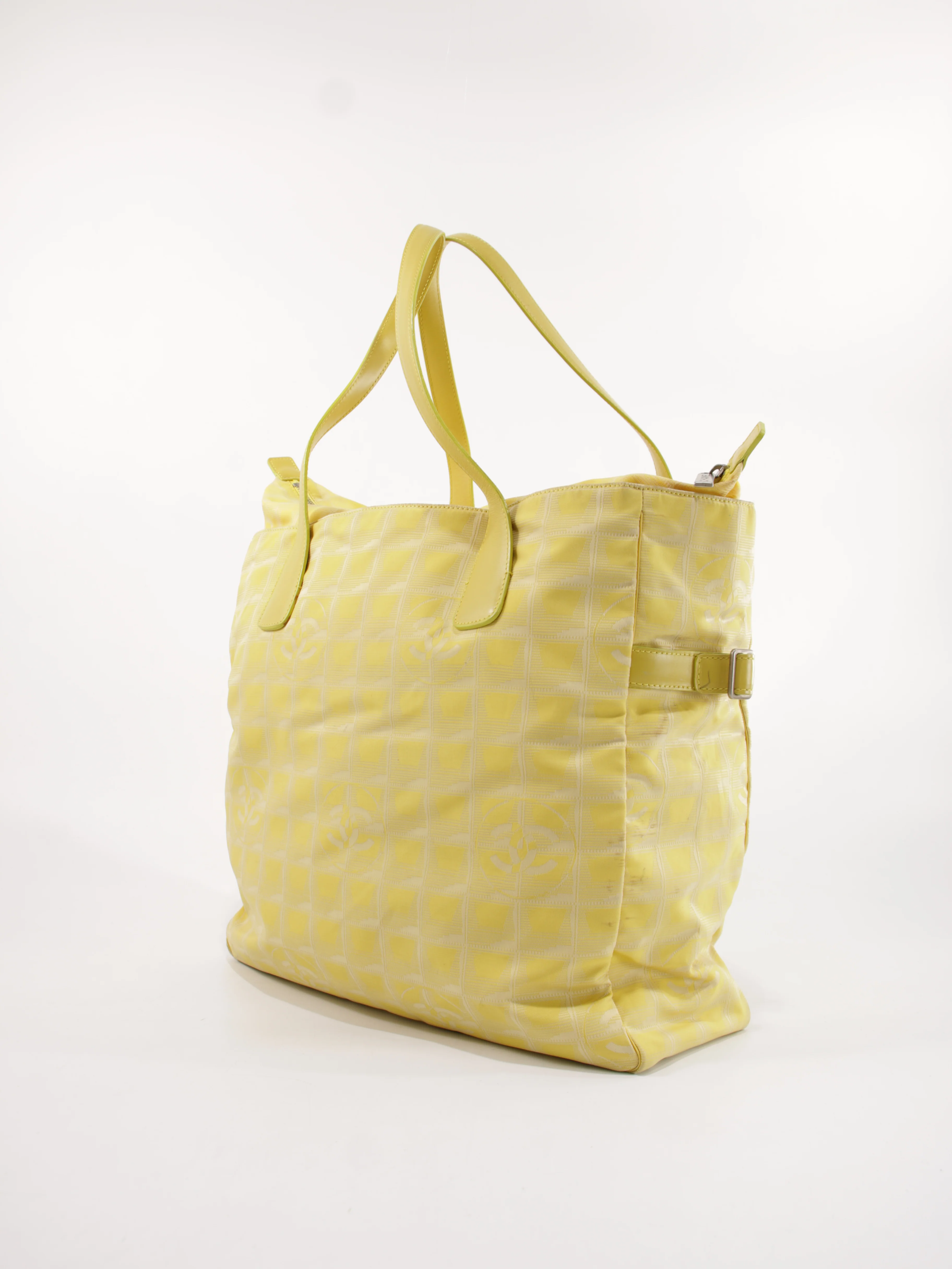 Large Travel Line Tote - Image 2