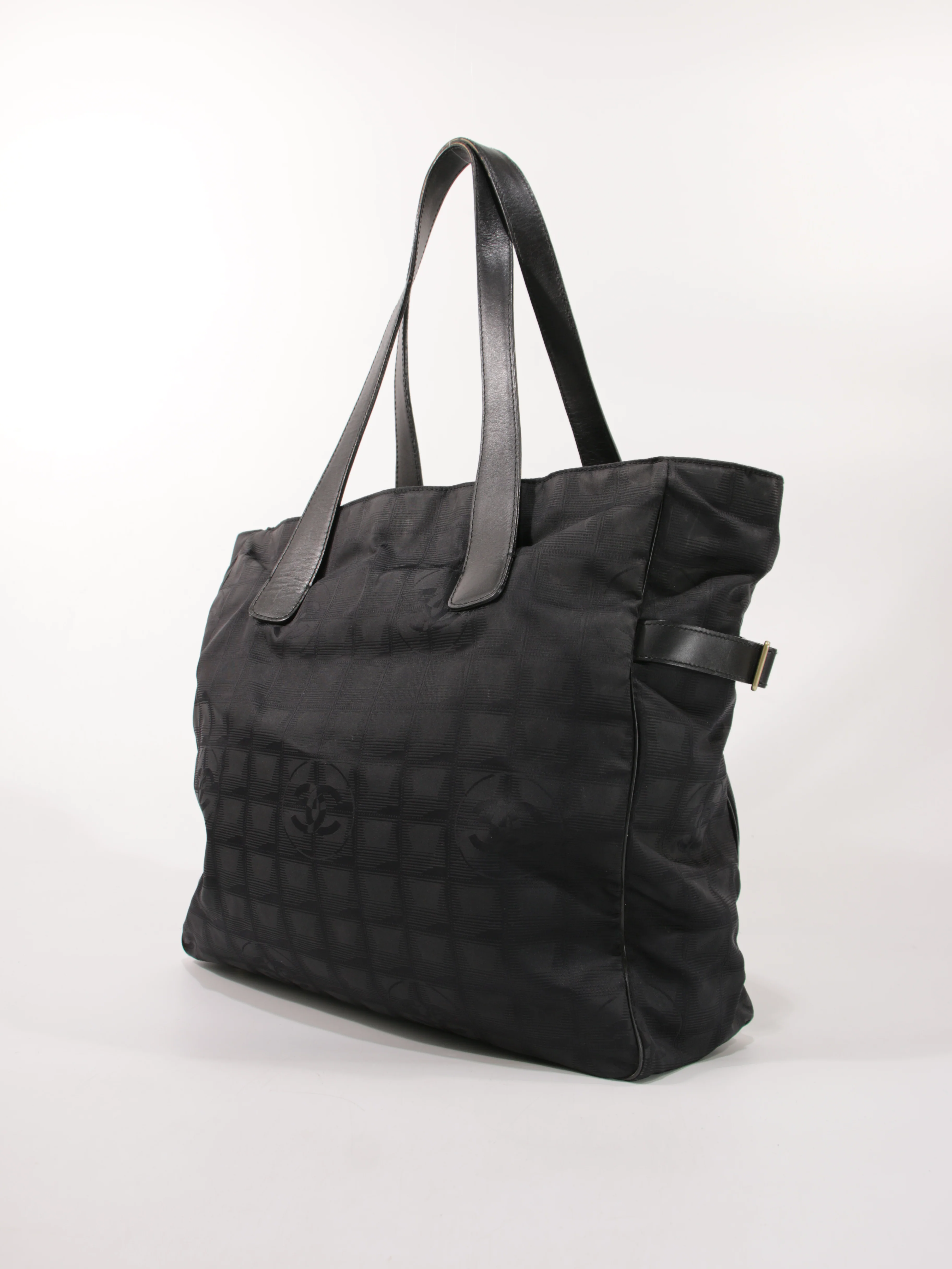 Large Travel Line Tote - Image 2
