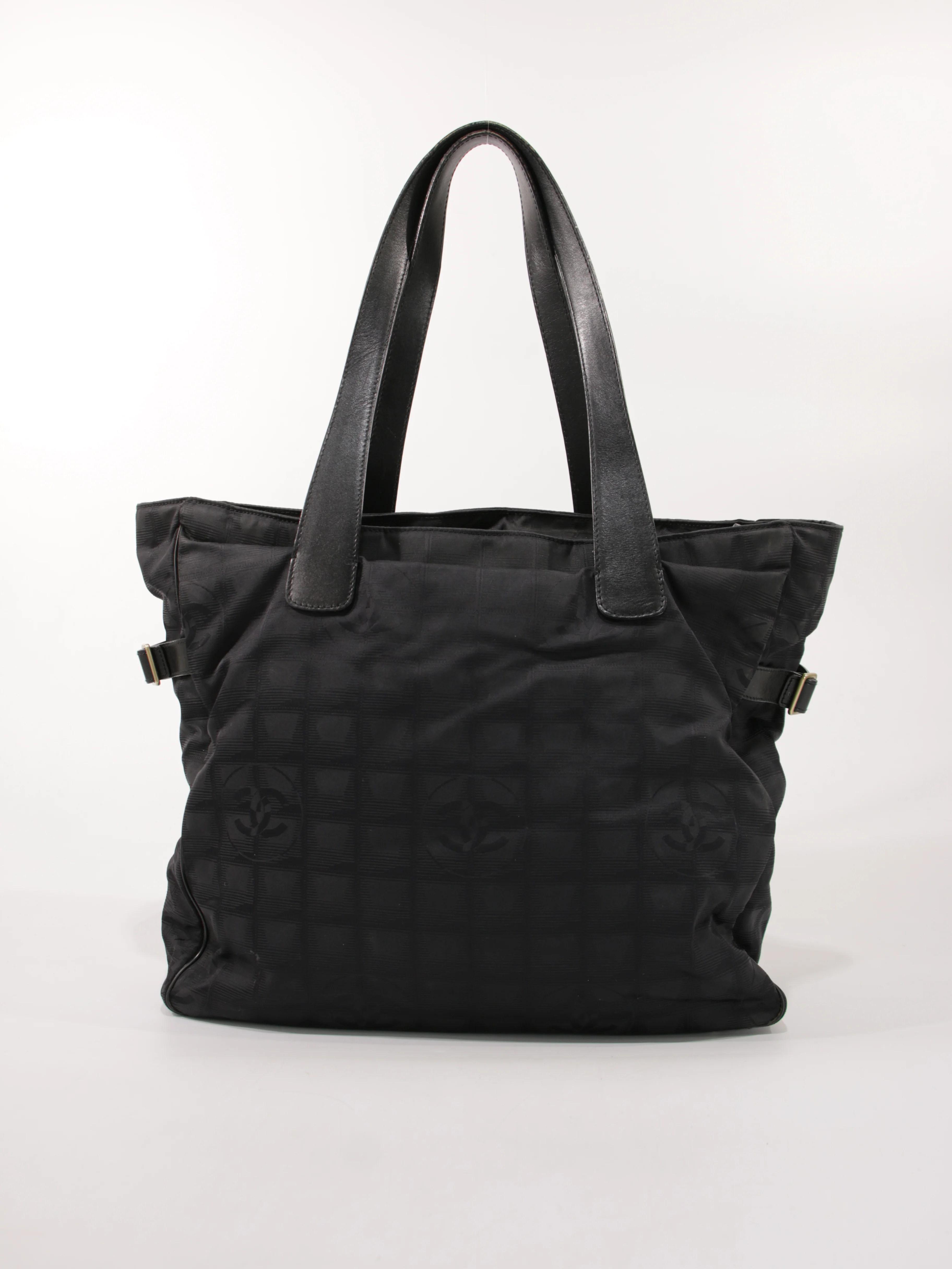 Large Travel Line Tote - Image 4