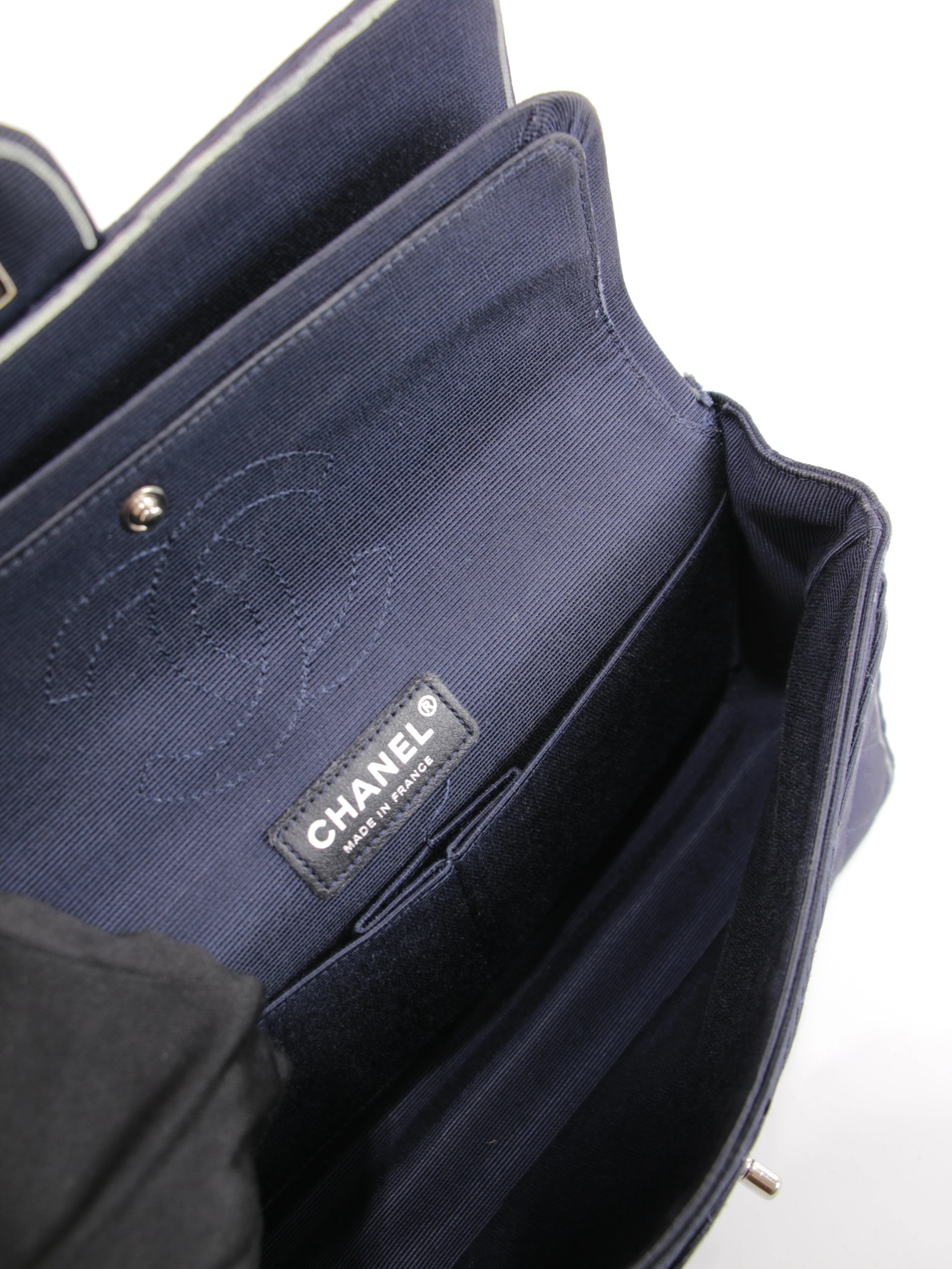 Medium Classic Flap - Image 13