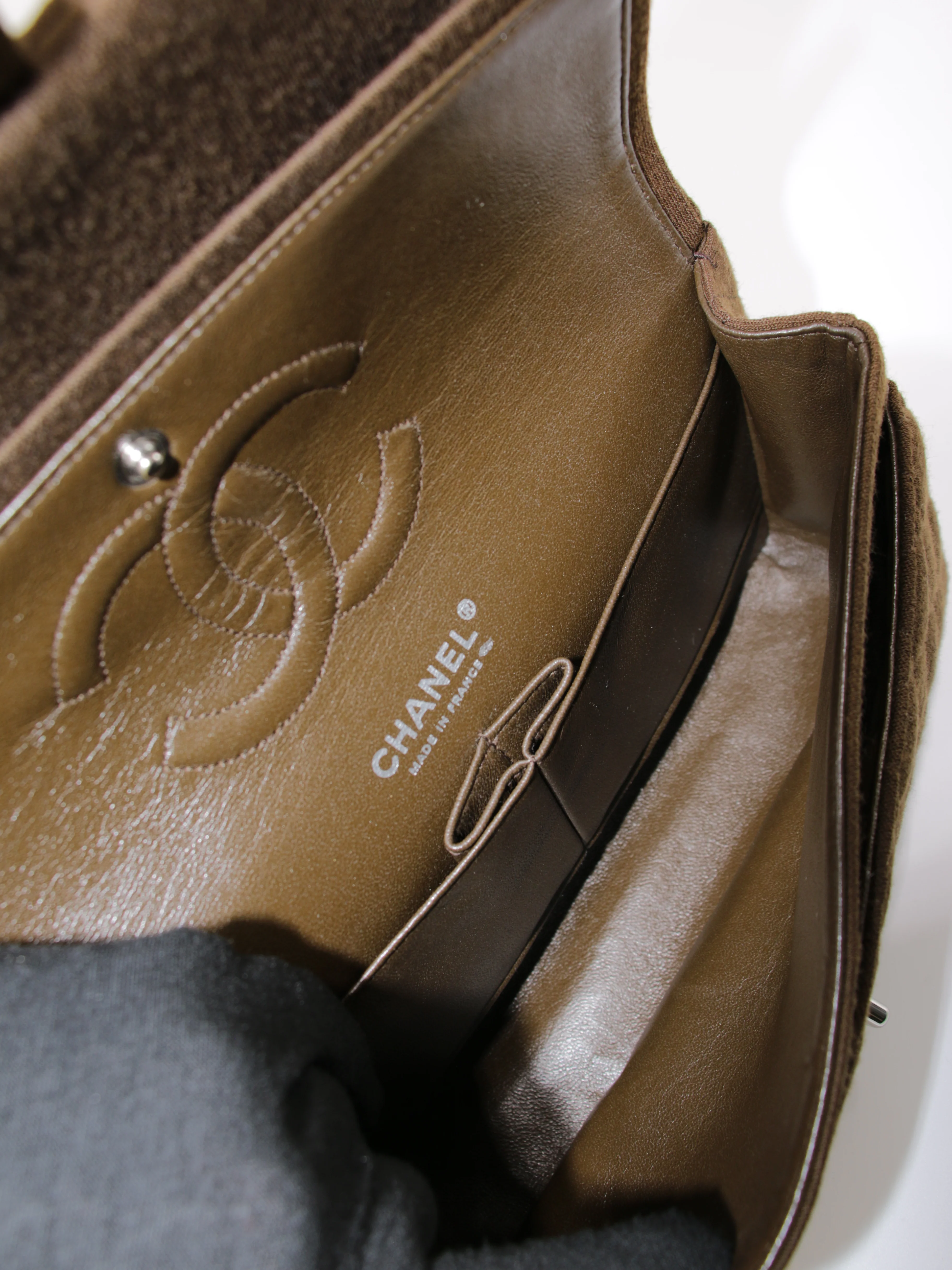 Medium Classic Flap - Image 13