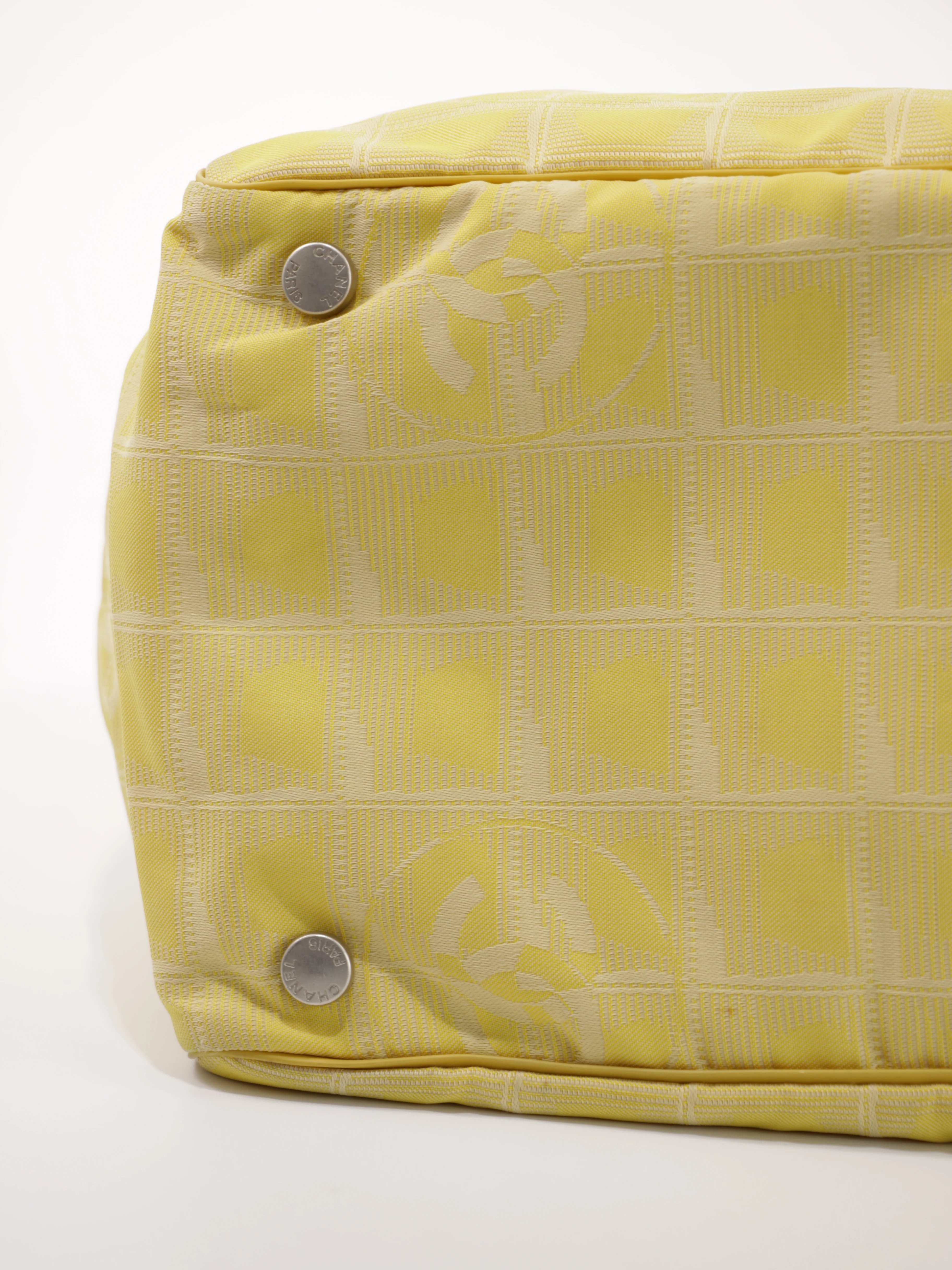 Medium New Travel Line Tote - Image 12