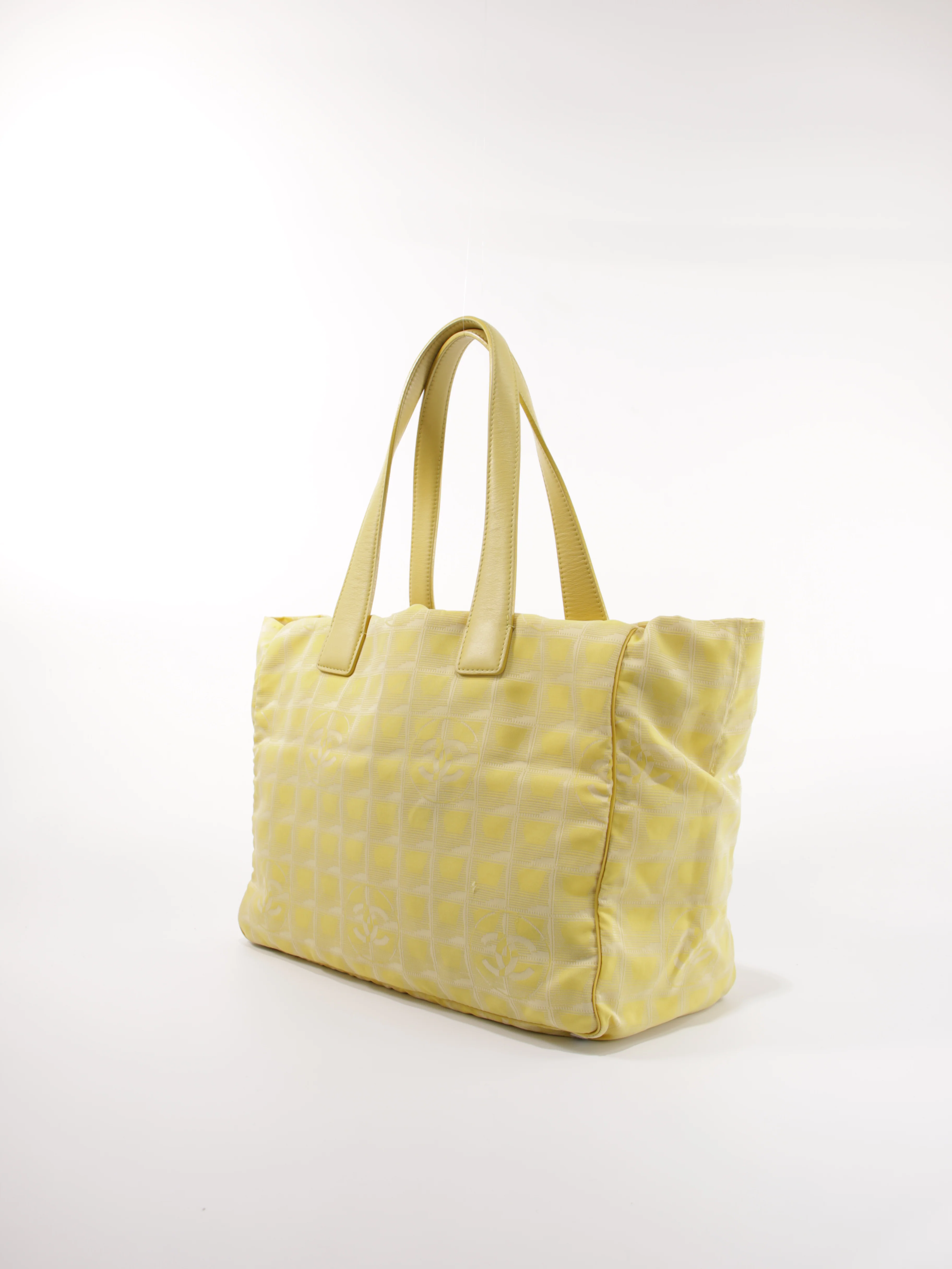Medium New Travel Line Tote - Image 3