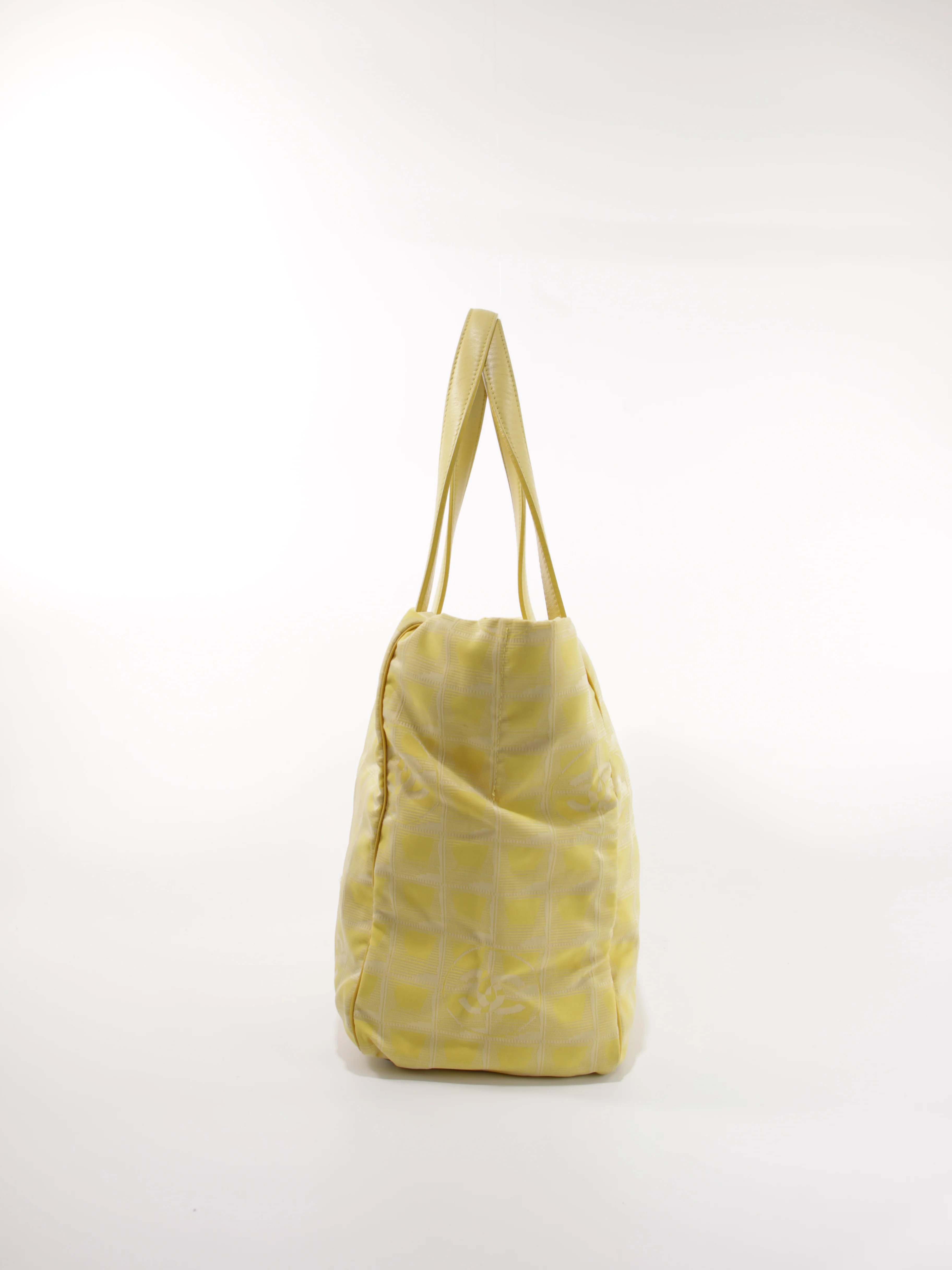 Medium New Travel Line Tote - Image 5