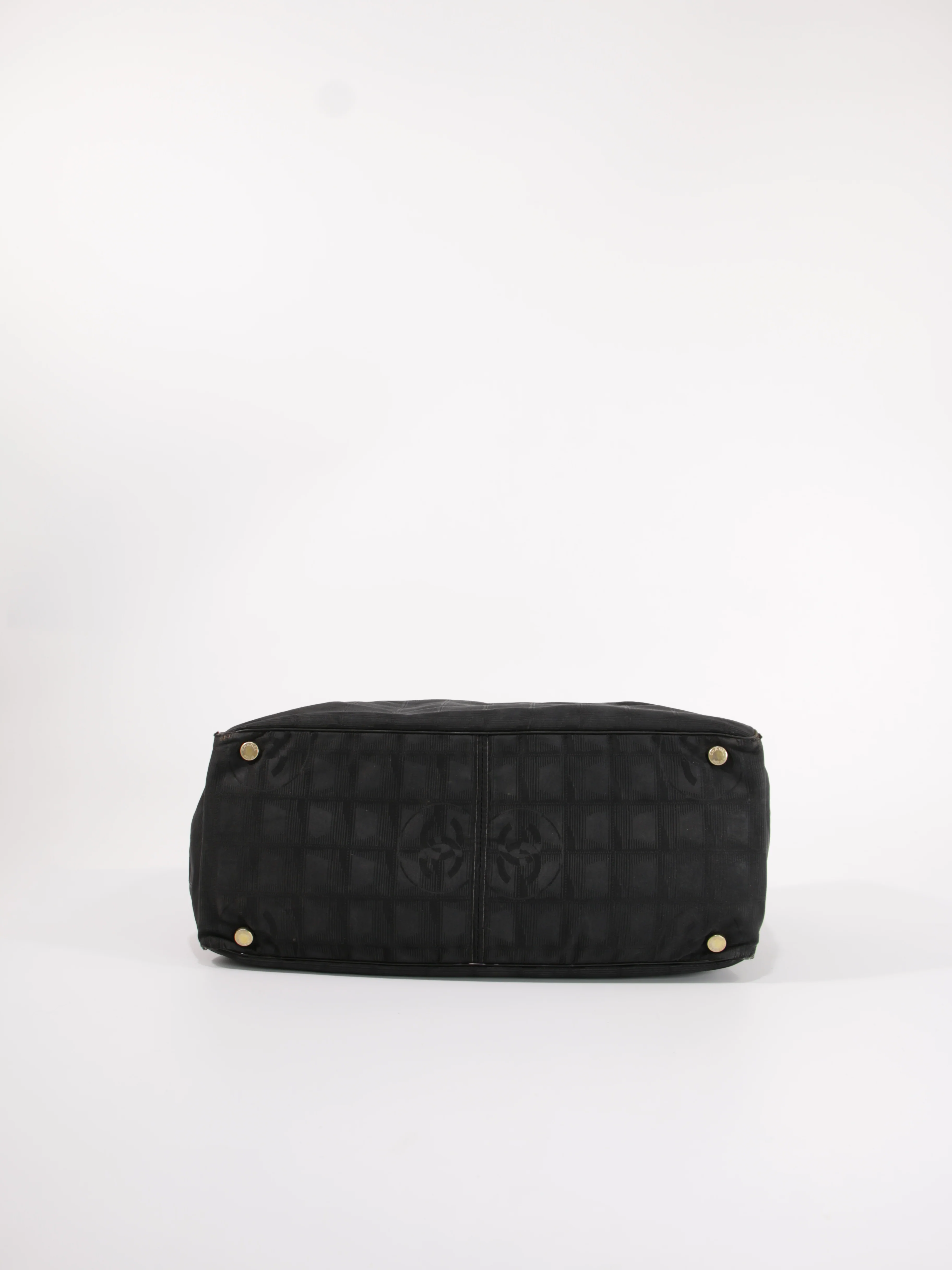 Medium New Travel Line Tote - Image 11