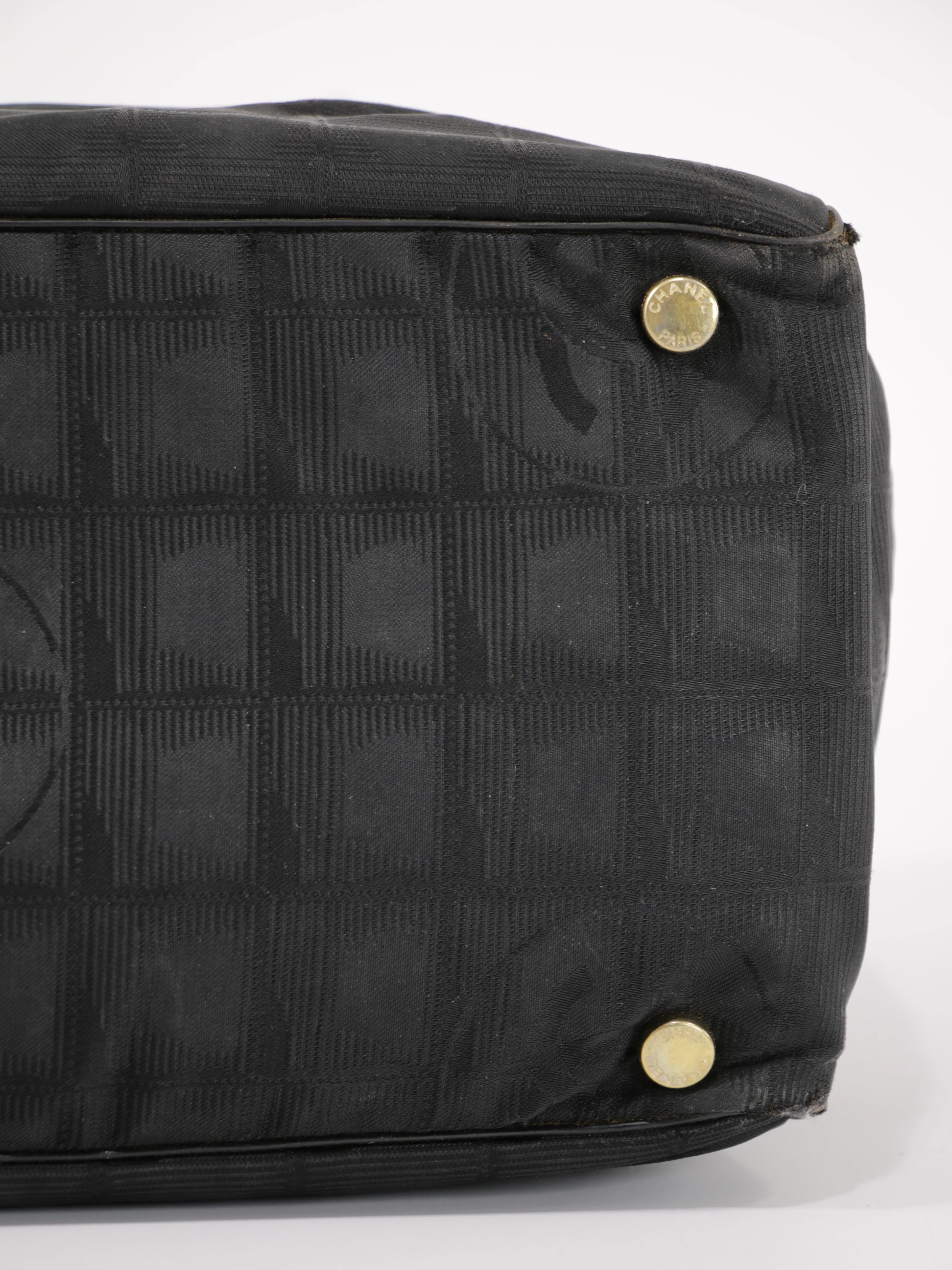 Medium New Travel Line Tote - Image 12