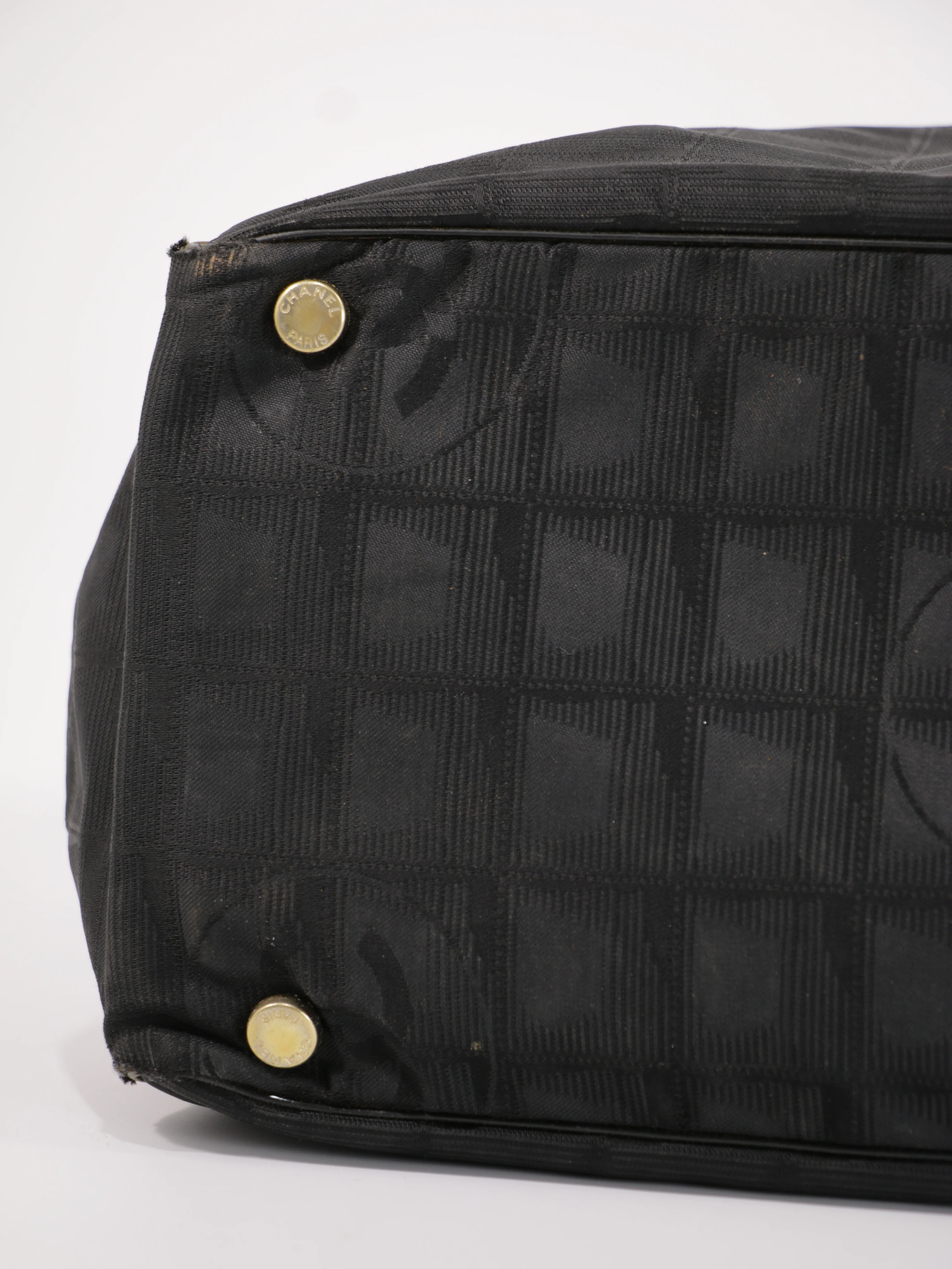 Medium New Travel Line Tote - Image 13