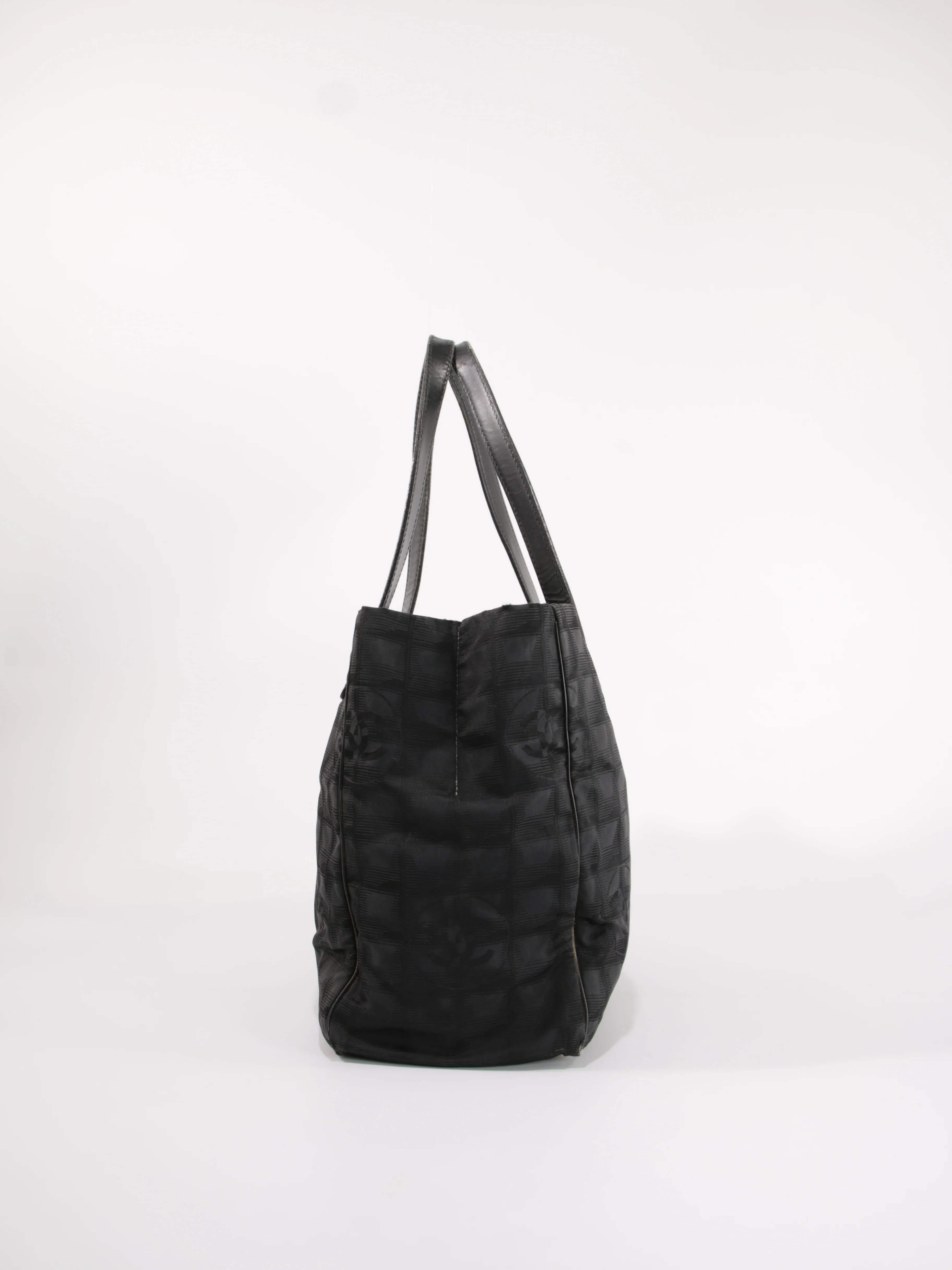 Medium New Travel Line Tote - Image 3