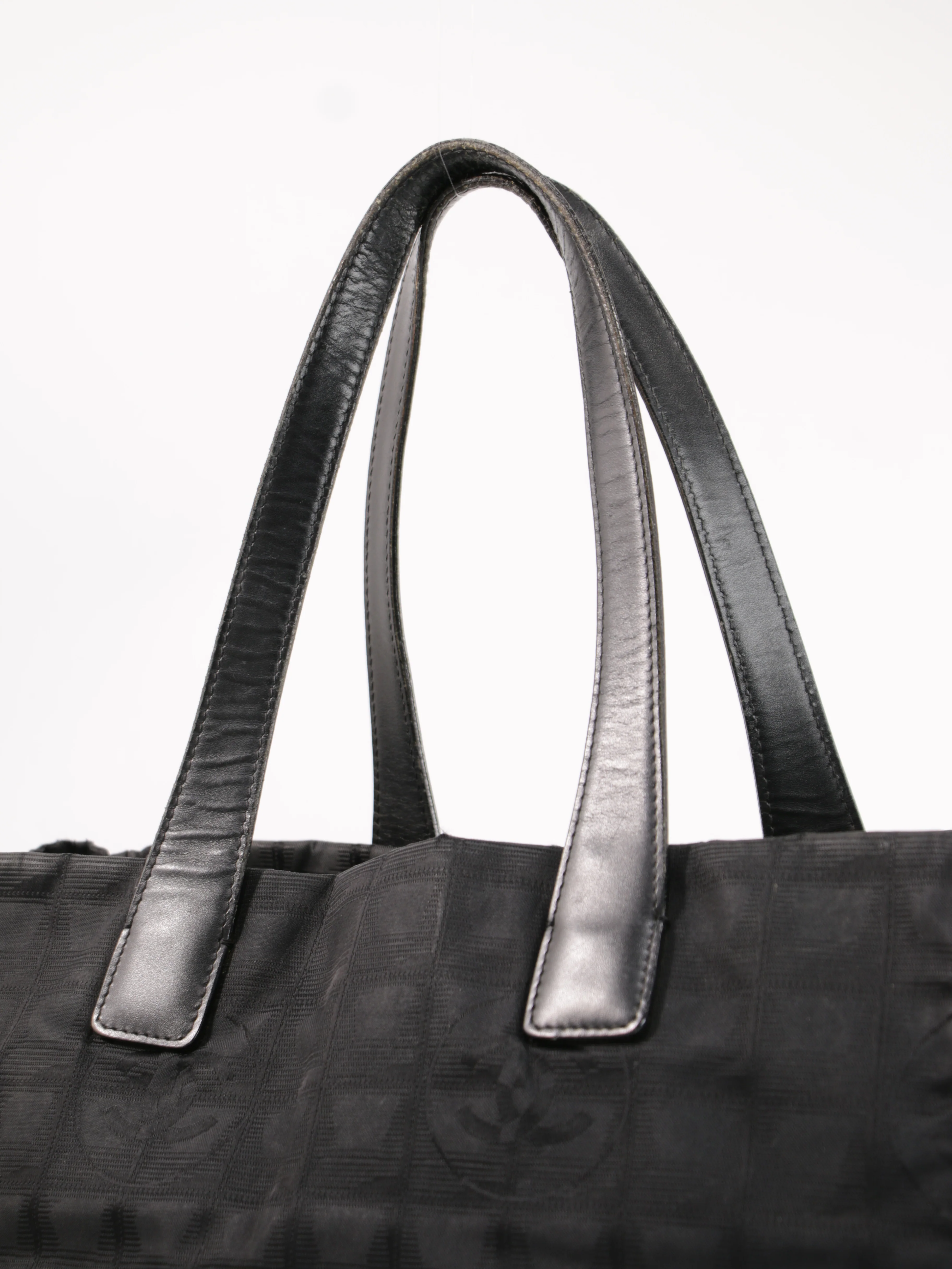Medium New Travel Line Tote - Image 7