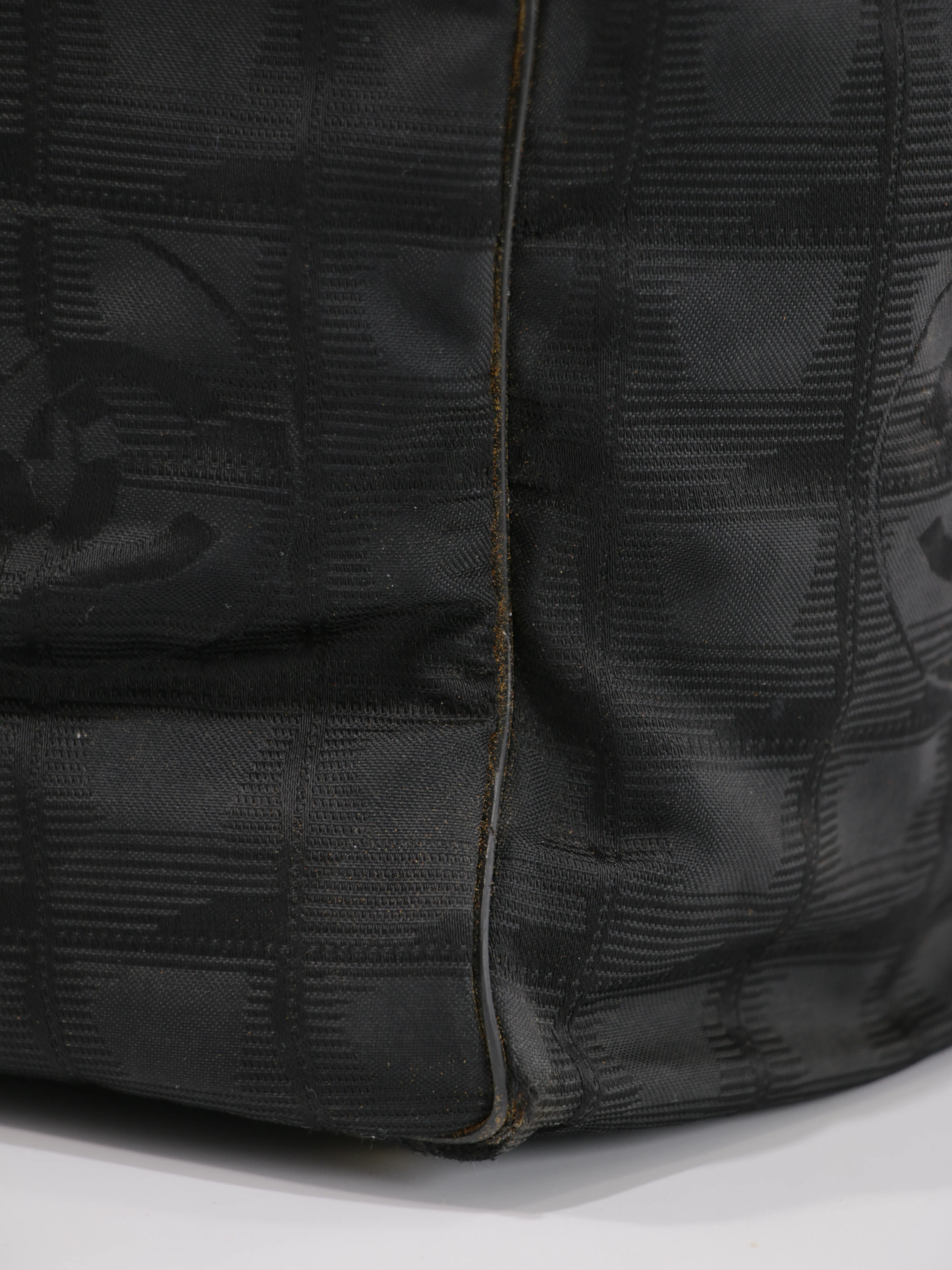 Medium New Travel Line Tote - Image 8