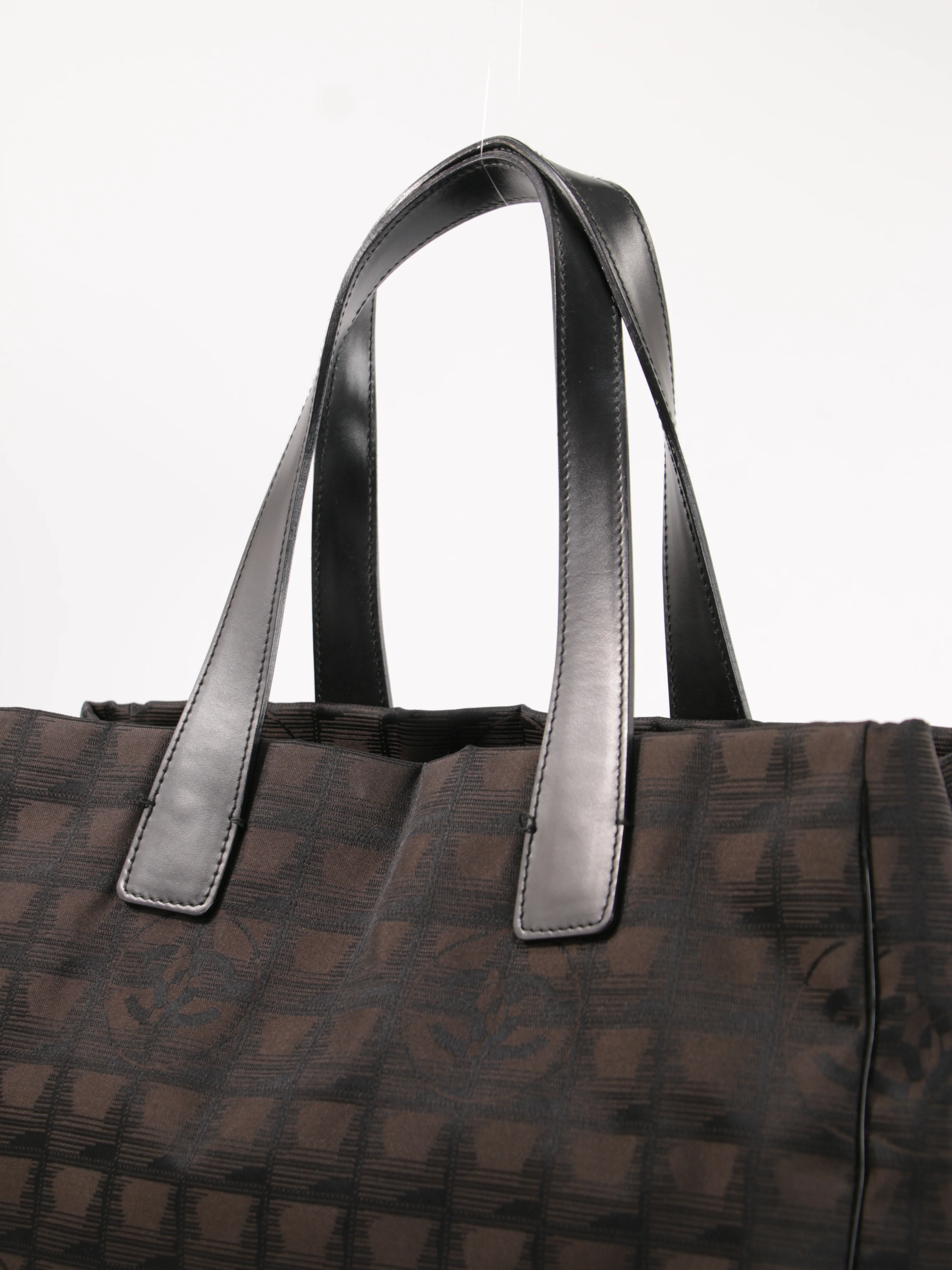Medium New Travel Line Tote - Image 7