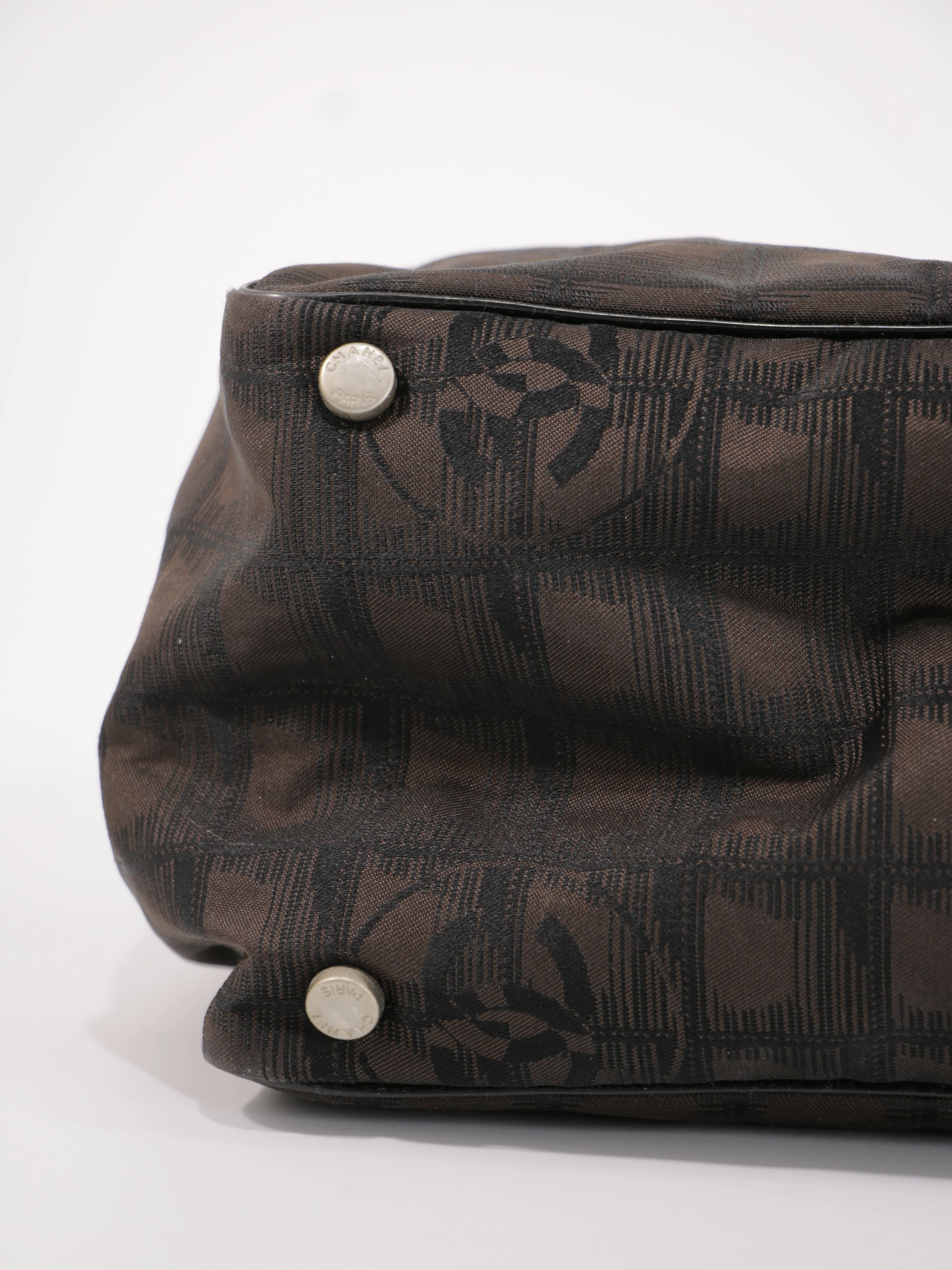 Medium New Travel Line Tote - Image 9