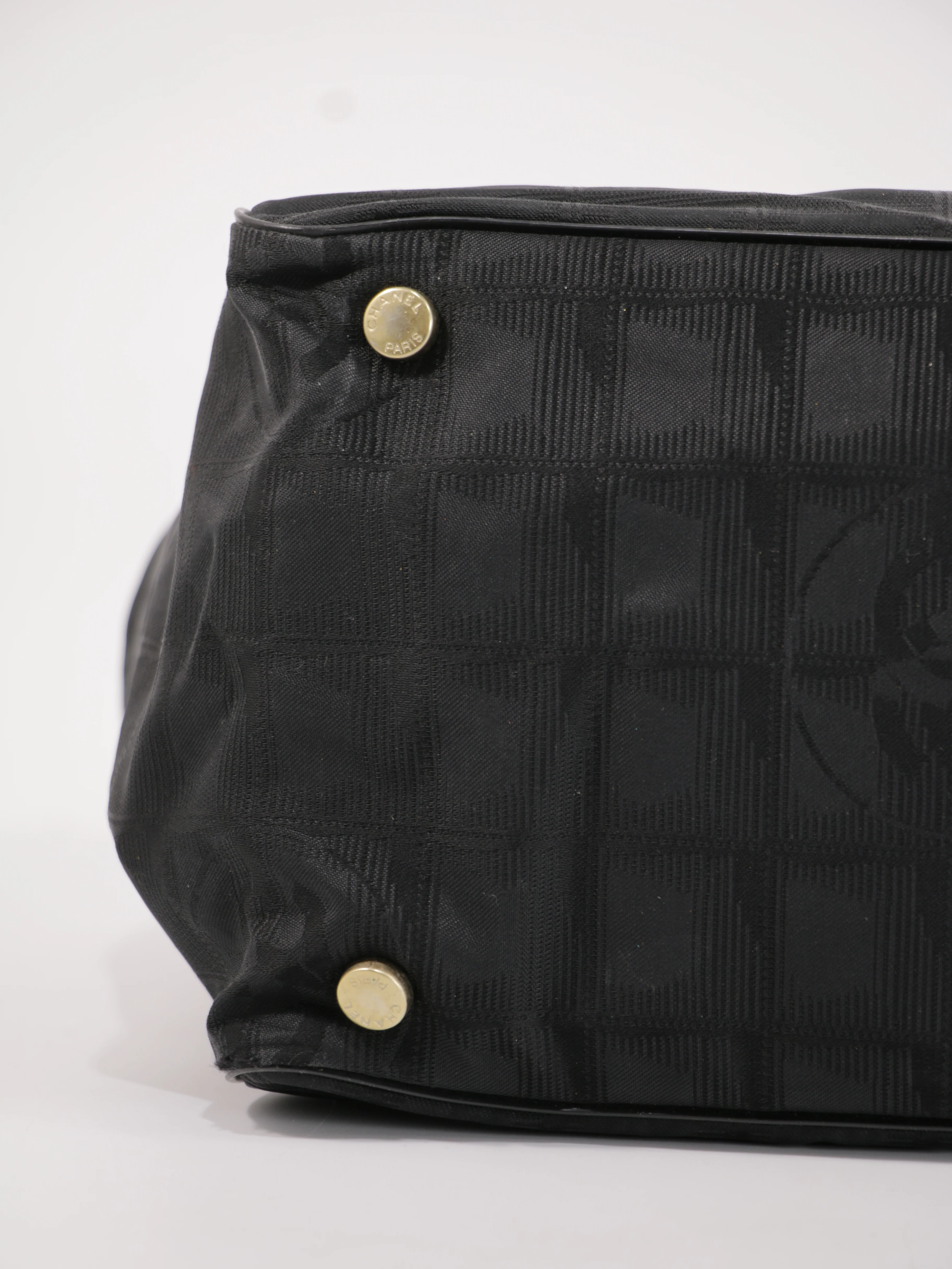 Medium New Travel Line Tote - Image 10