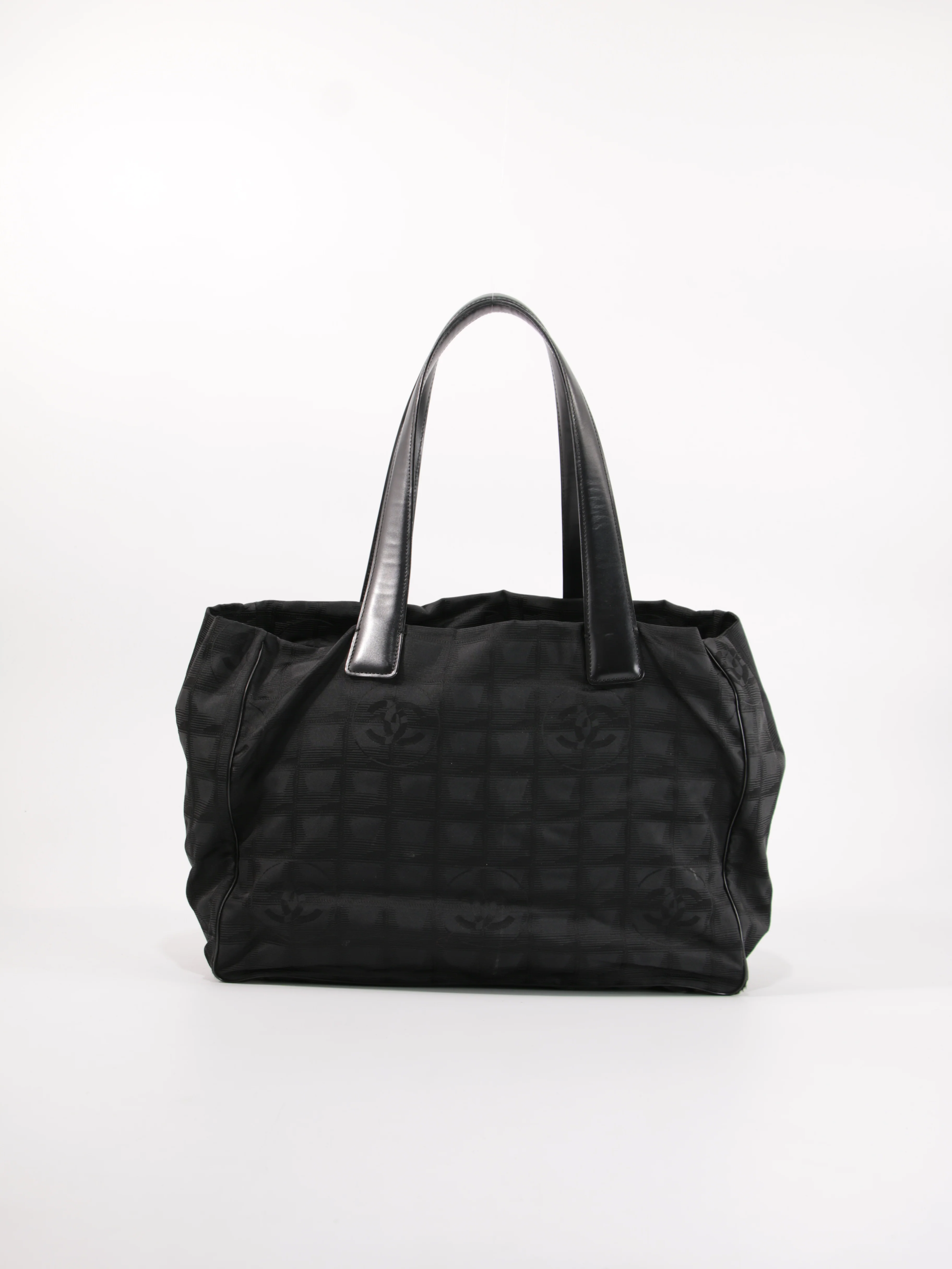 Medium New Travel Line Tote - Image 5