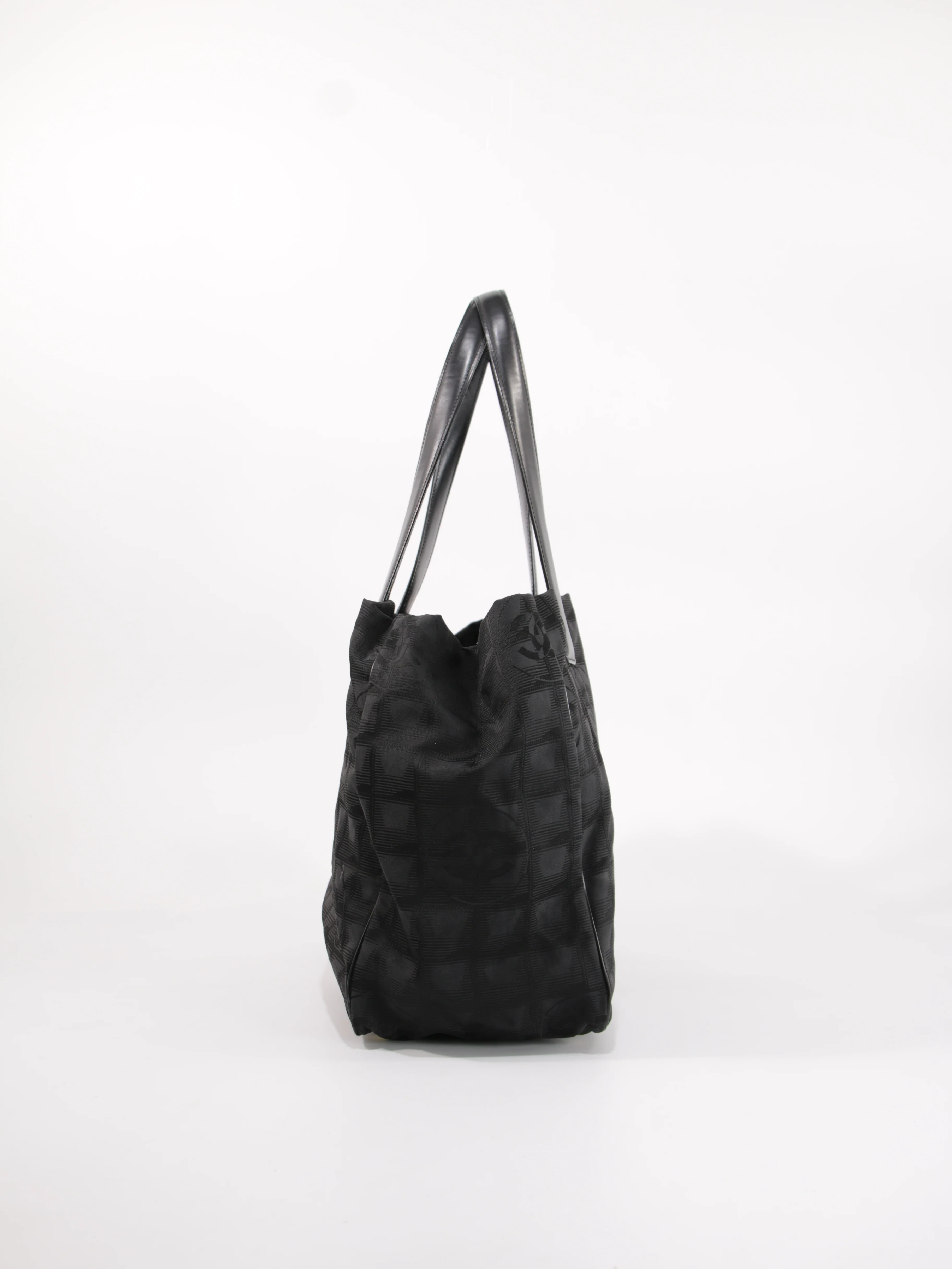 Medium New Travel Line Tote - Image 6