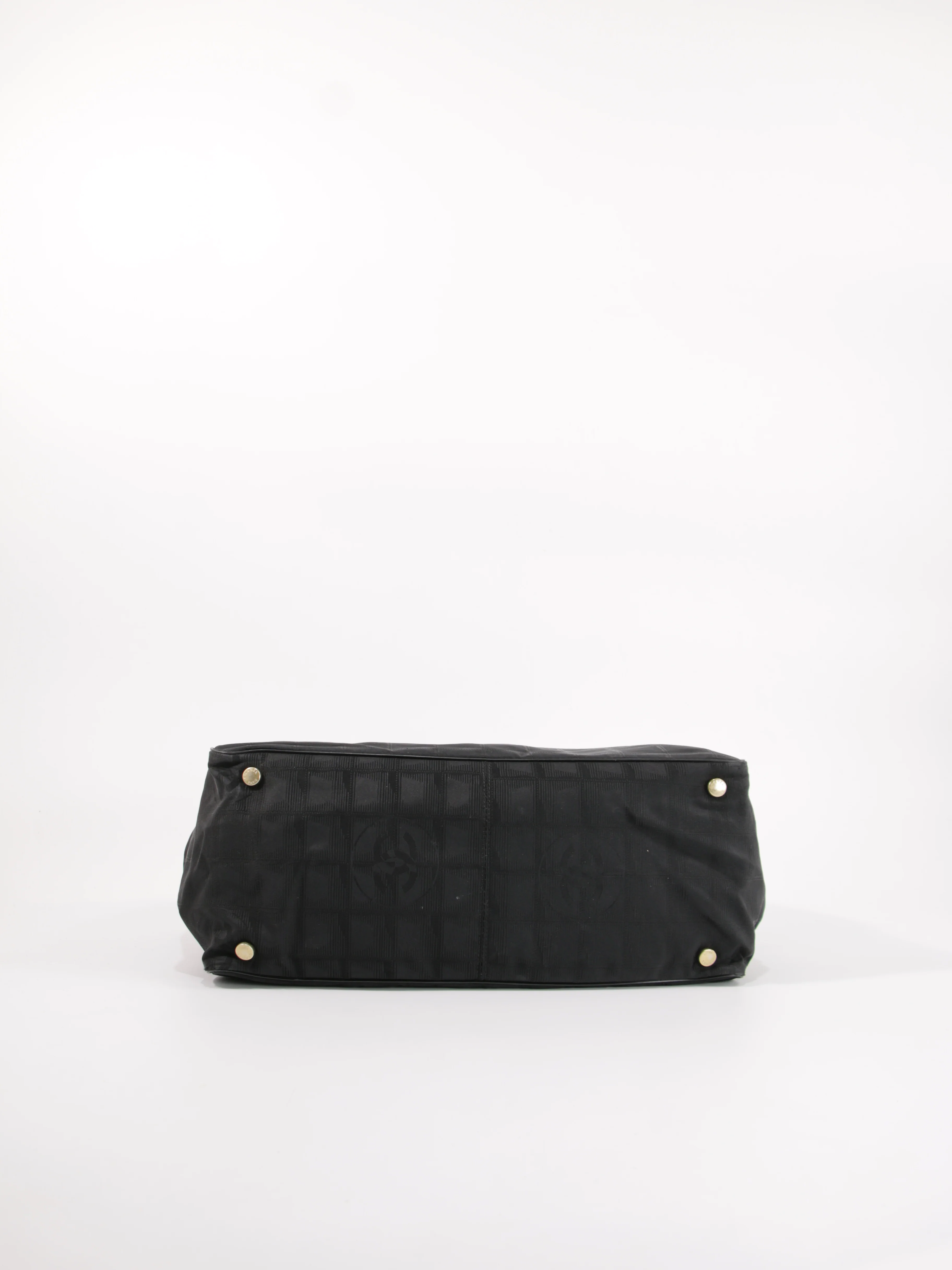 Medium New Travel Line Tote - Image 9