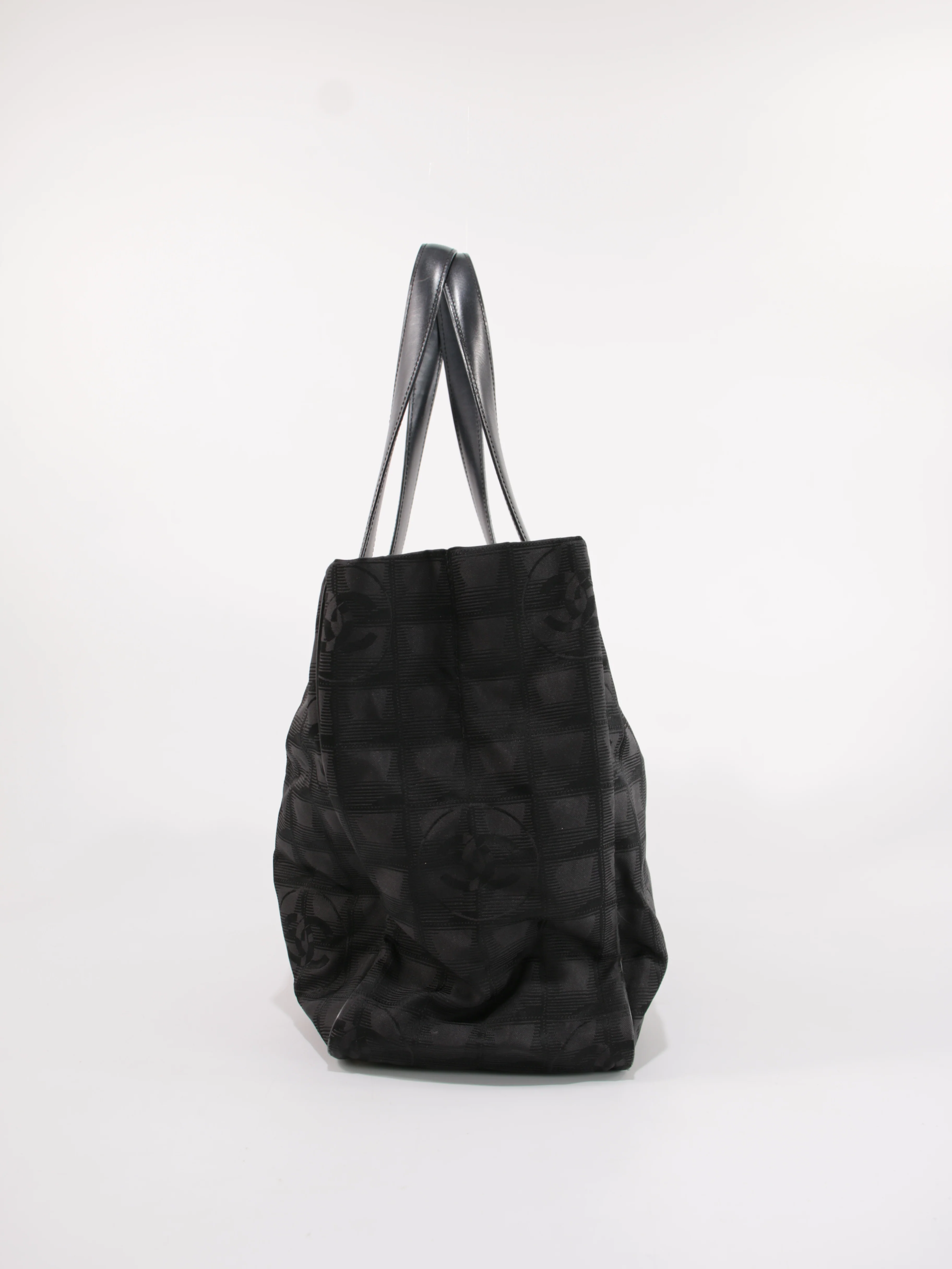 Medium New Travel Line Tote - Image 3