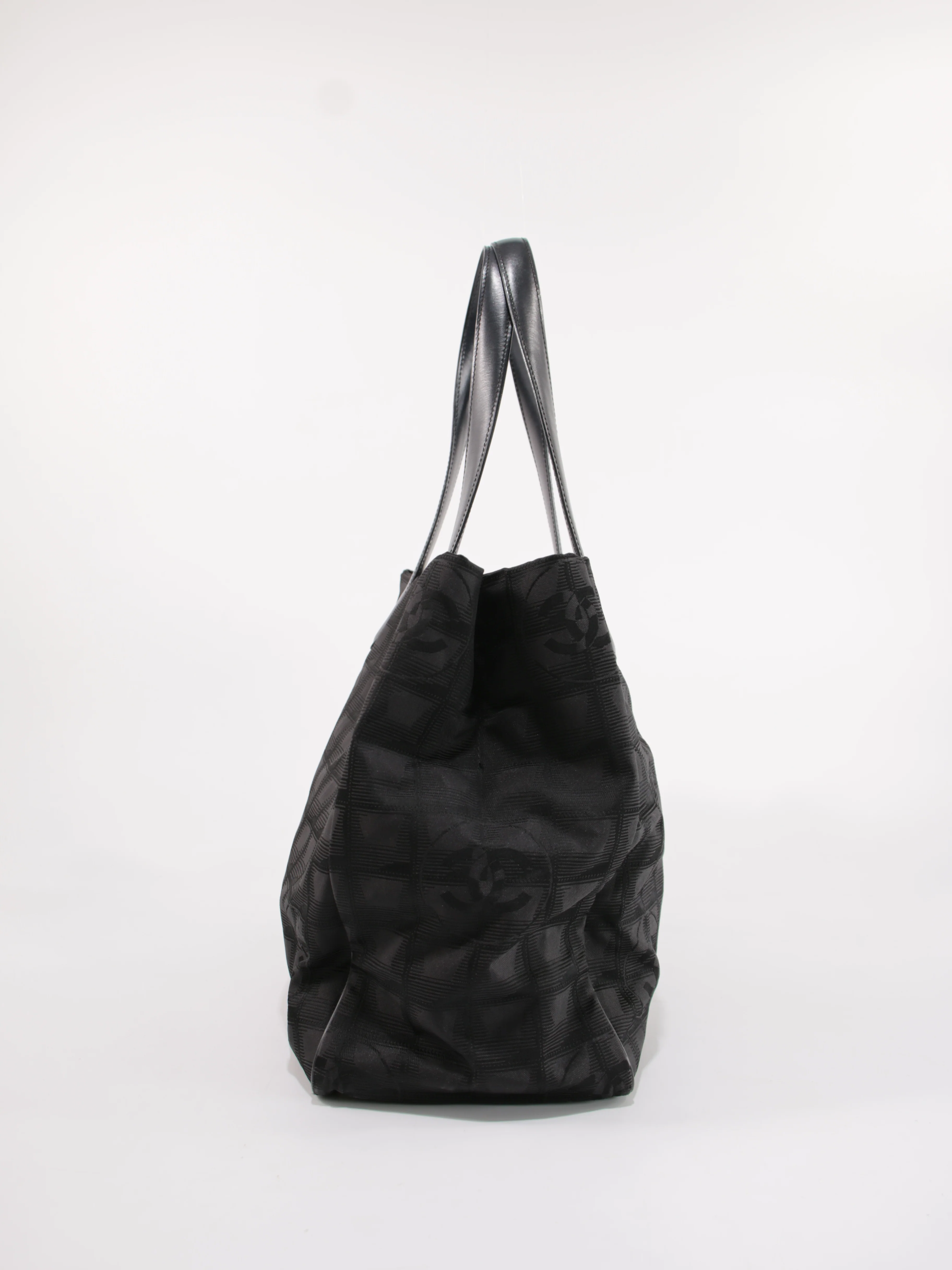 Medium New Travel Line Tote - Image 6