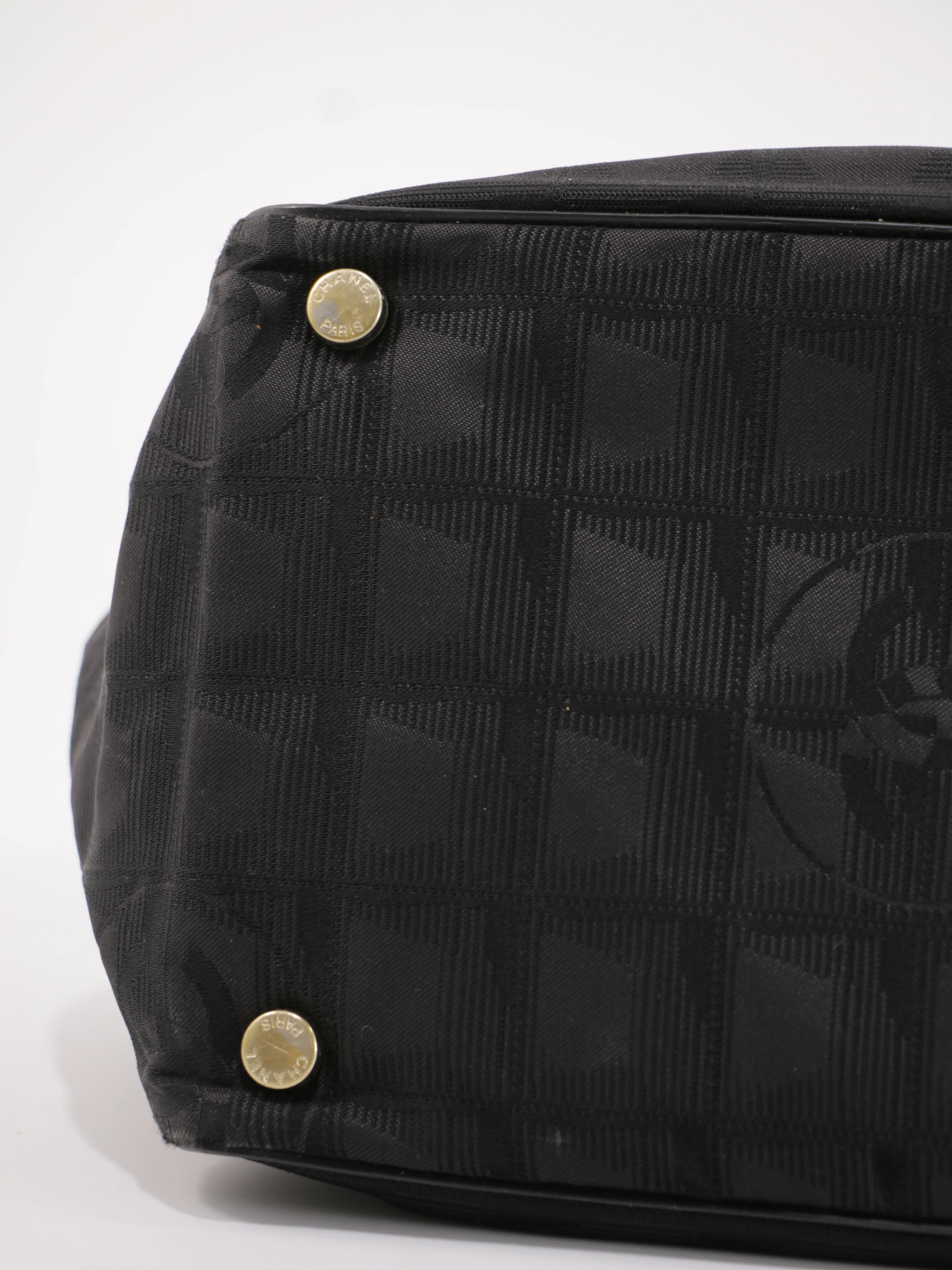 Medium New Travel Line Tote - Image 9