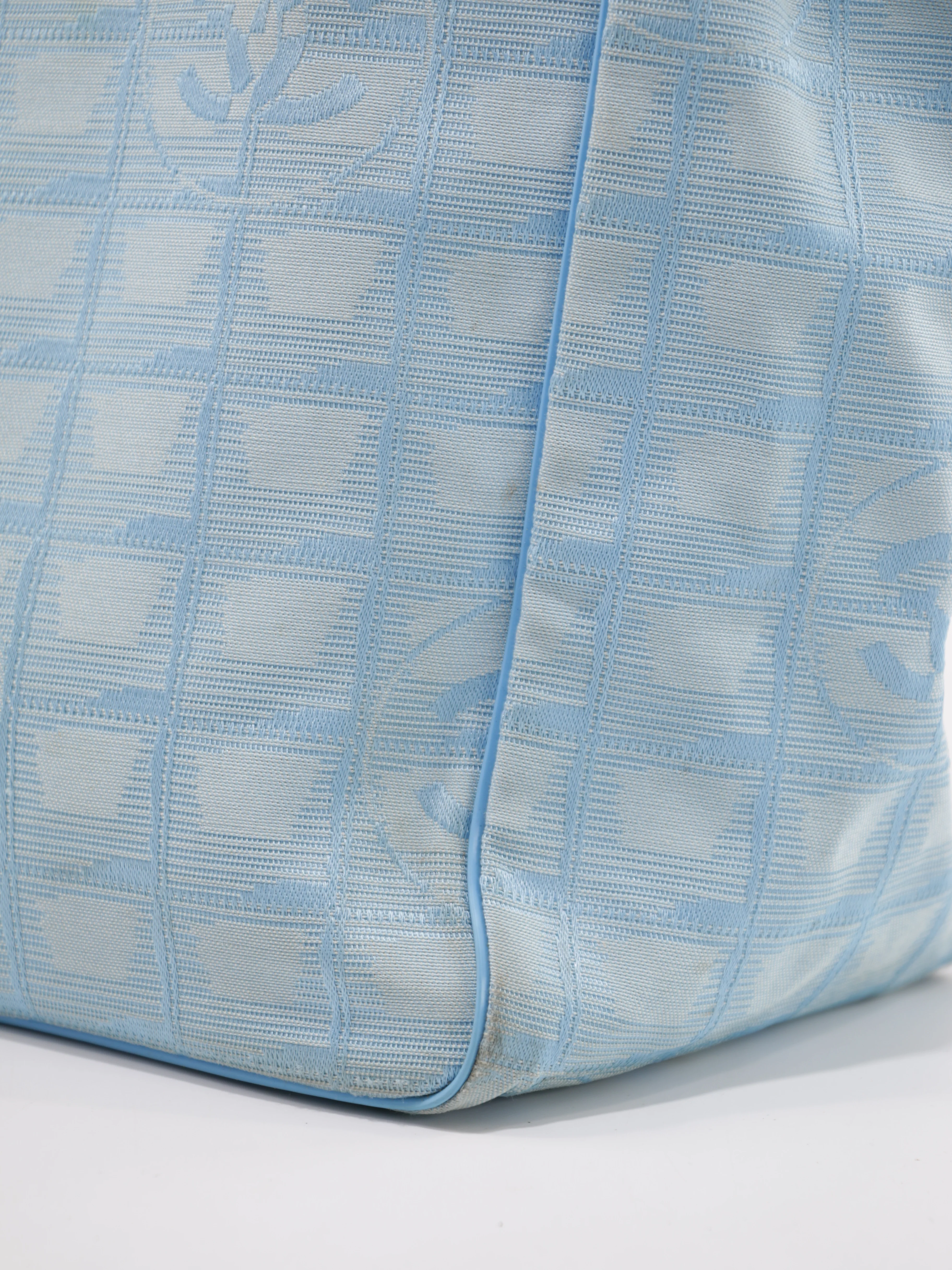 Medium New Travel Line Tote - Image 10