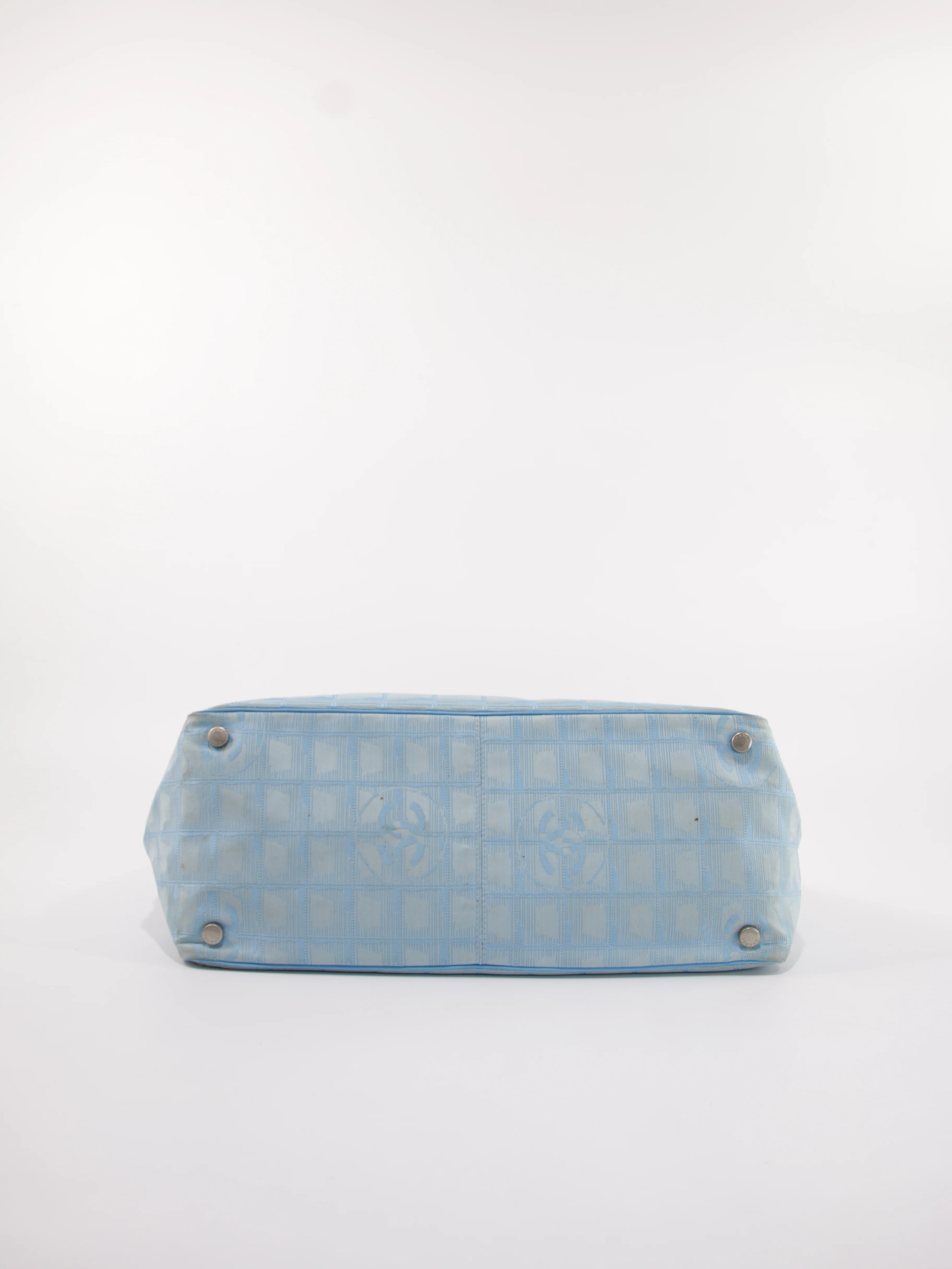 Medium New Travel Line Tote - Image 11