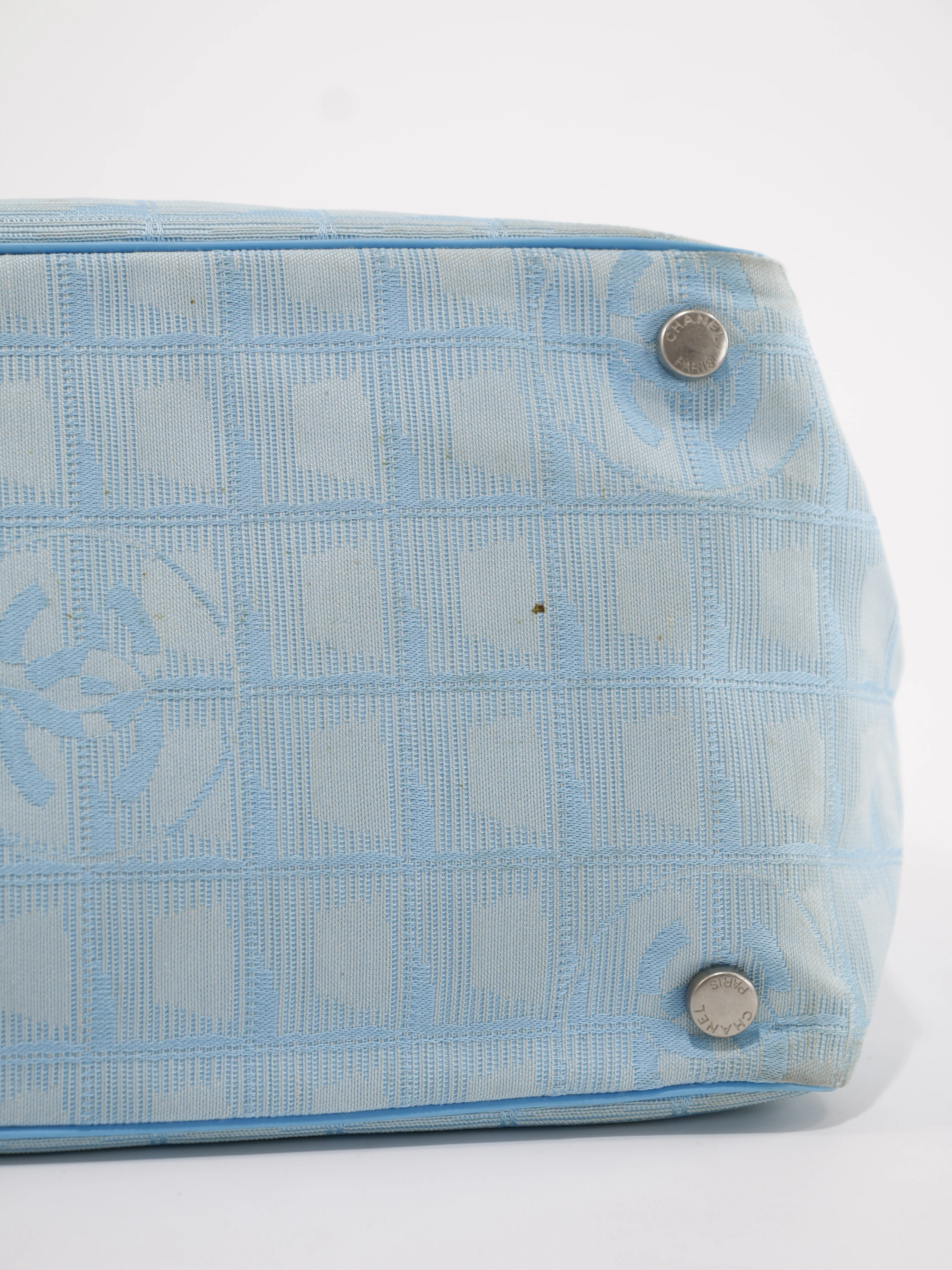 Medium New Travel Line Tote - Image 12