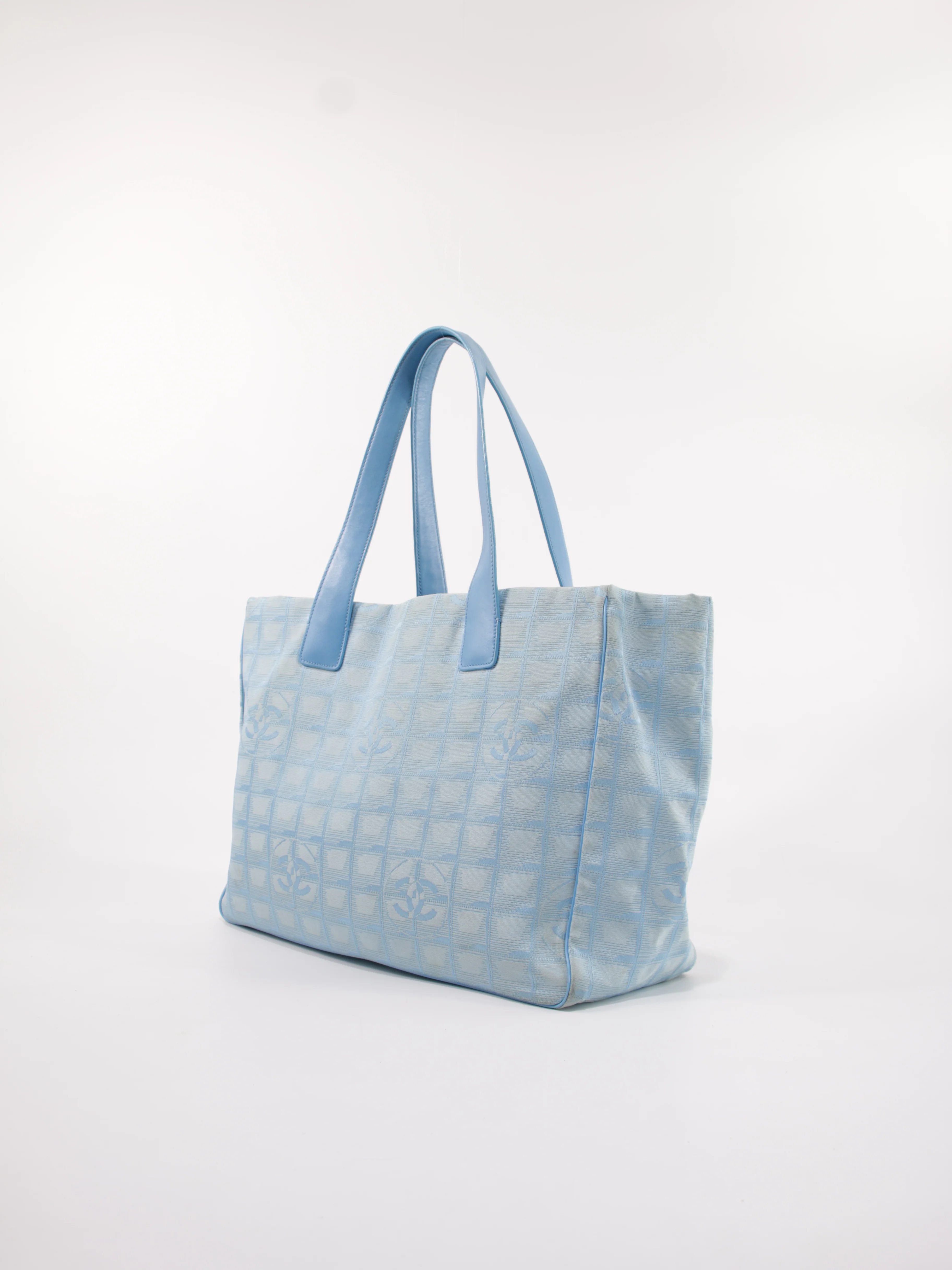 Medium New Travel Line Tote - Image 3