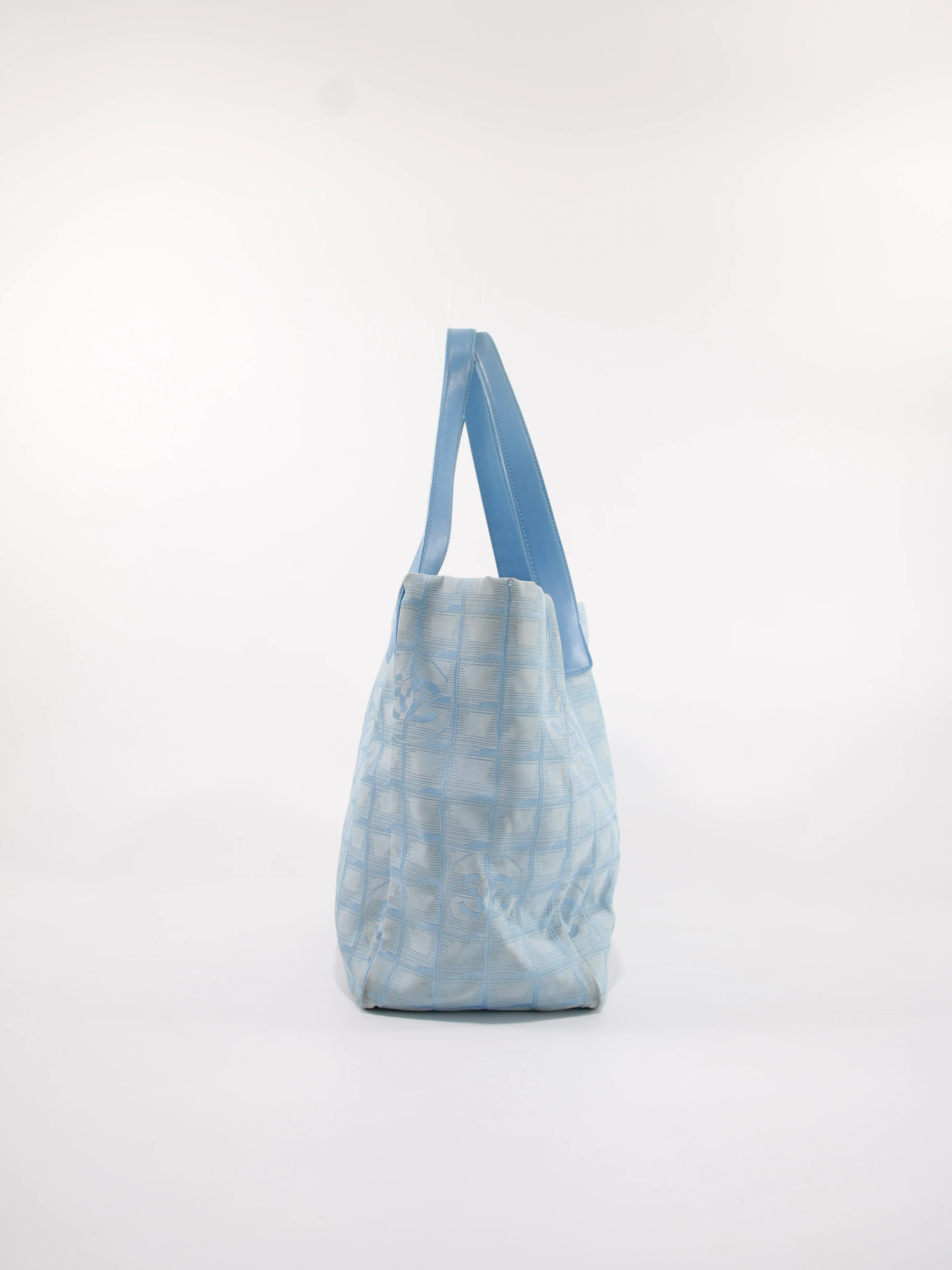 Medium New Travel Line Tote - Image 5