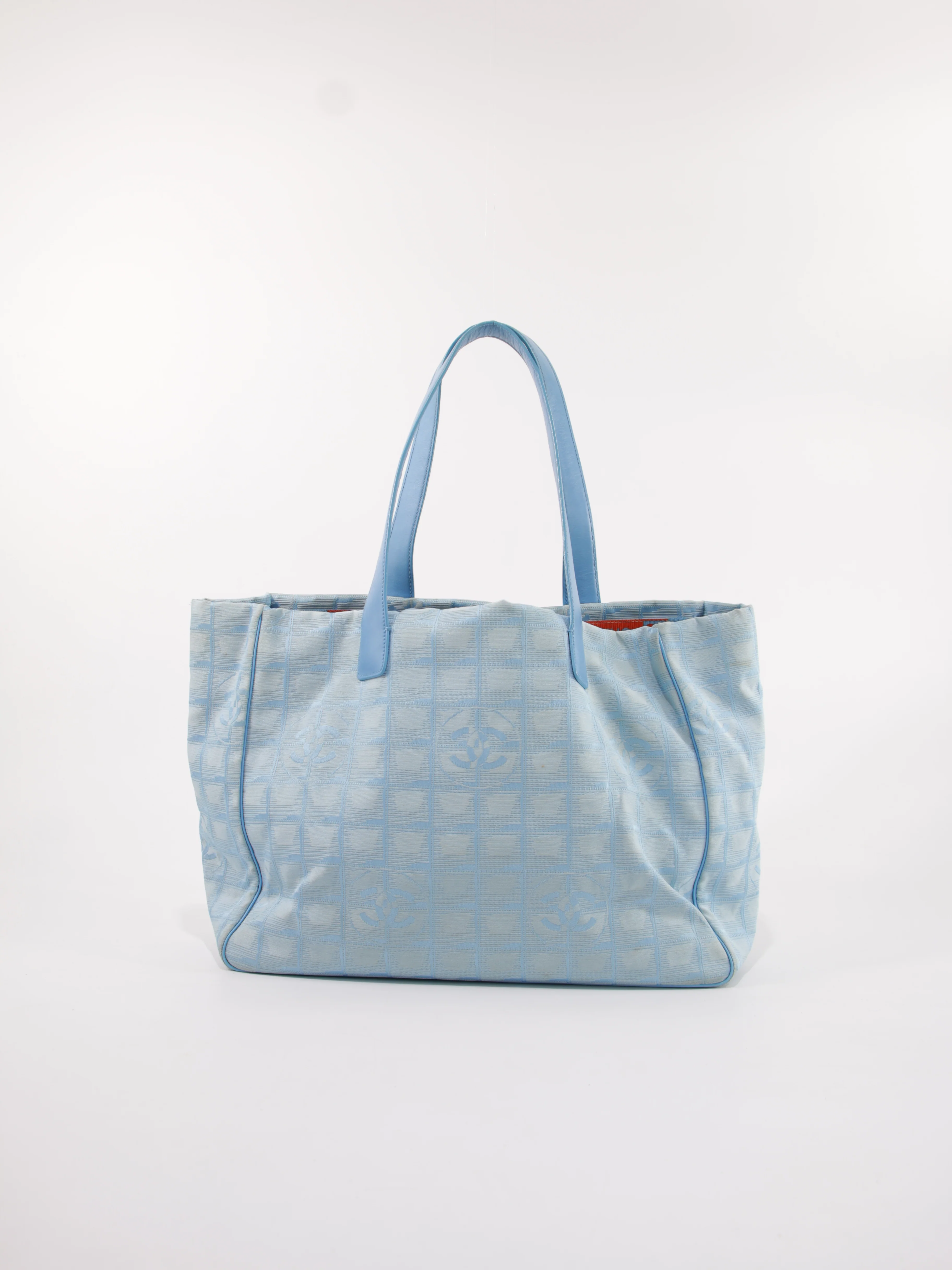Medium New Travel Line Tote - Image 6