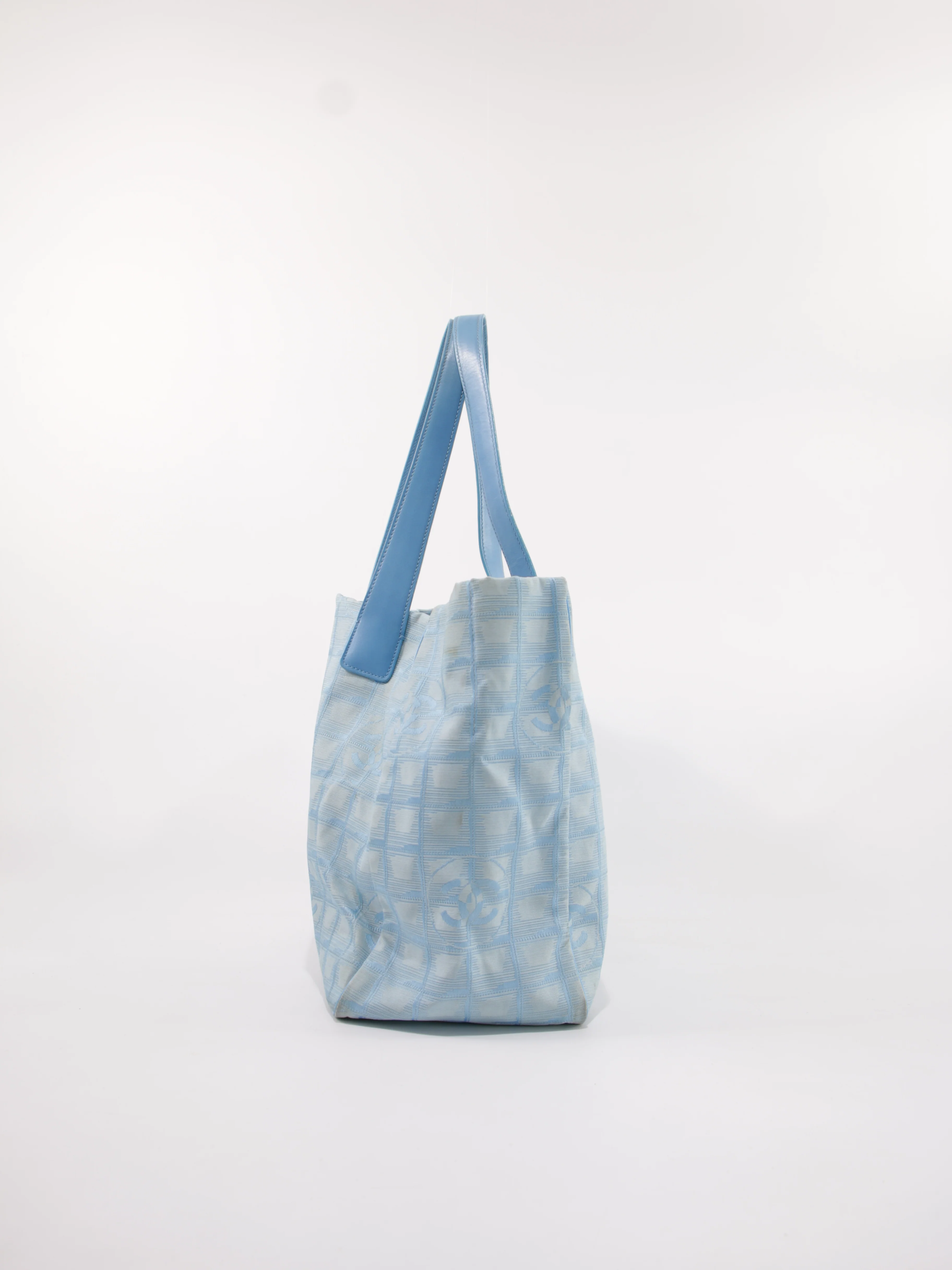 Medium New Travel Line Tote - Image 8