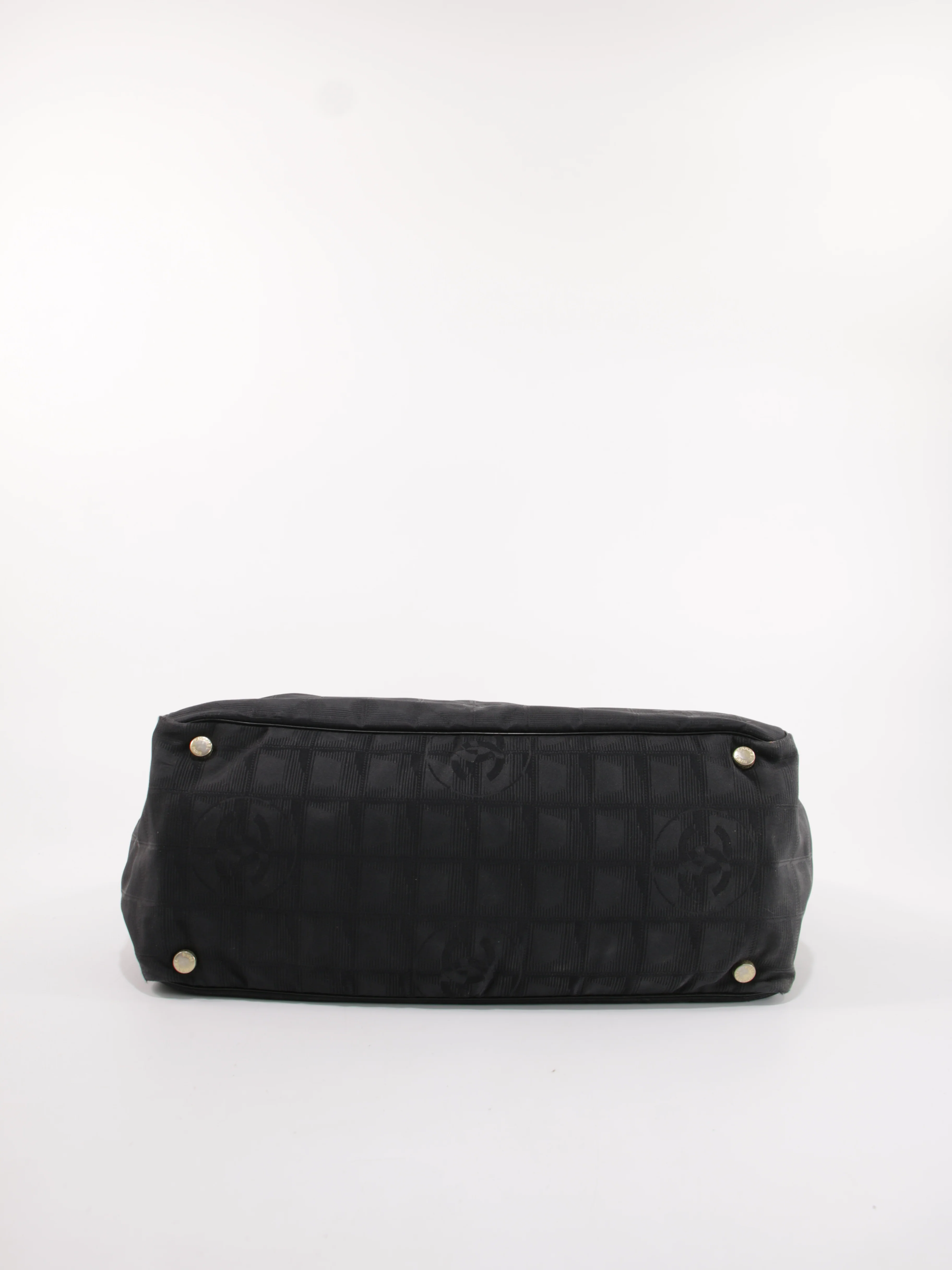 Medium New Travel Line Tote - Image 10