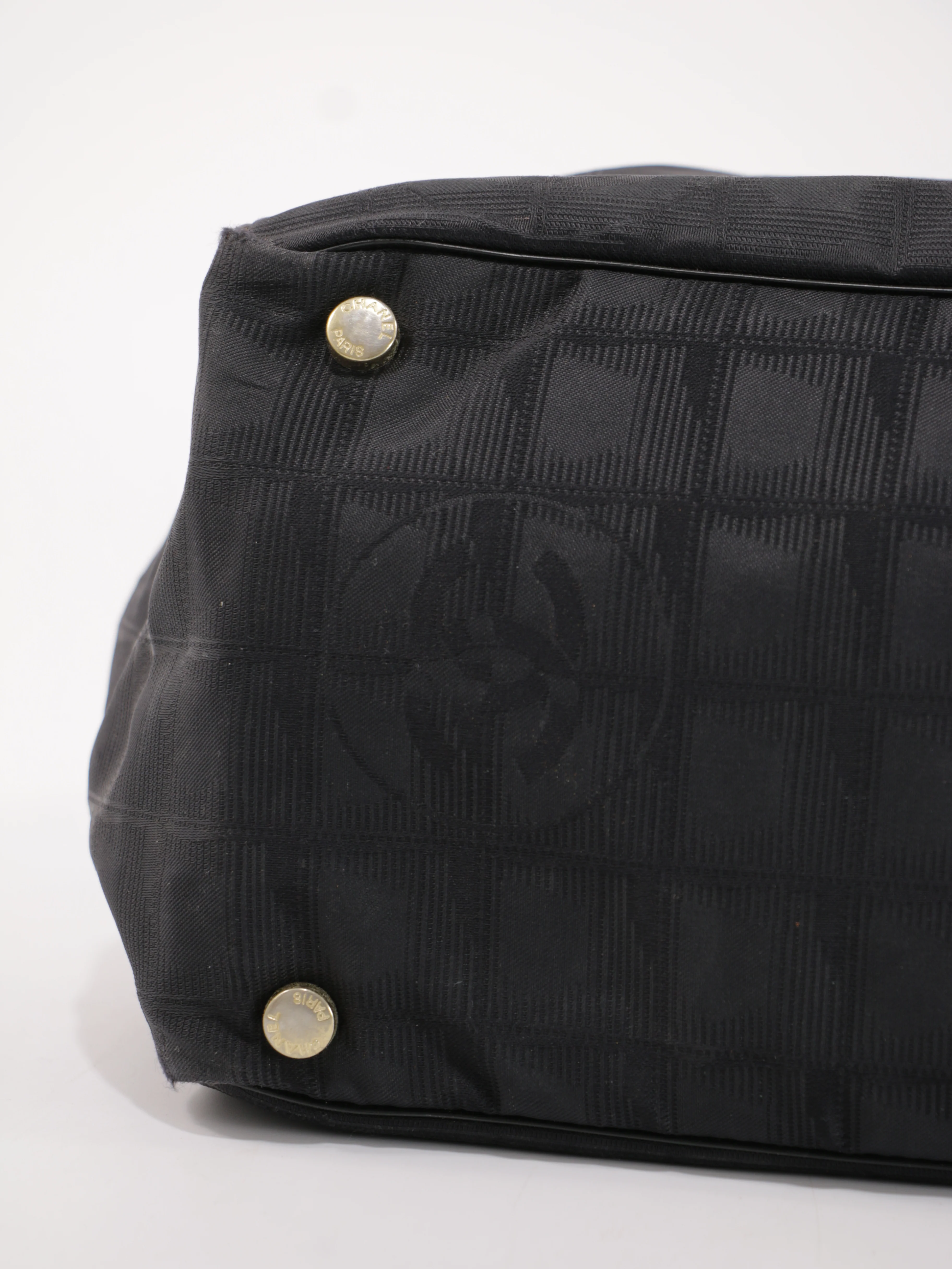 Medium New Travel Line Tote - Image 11