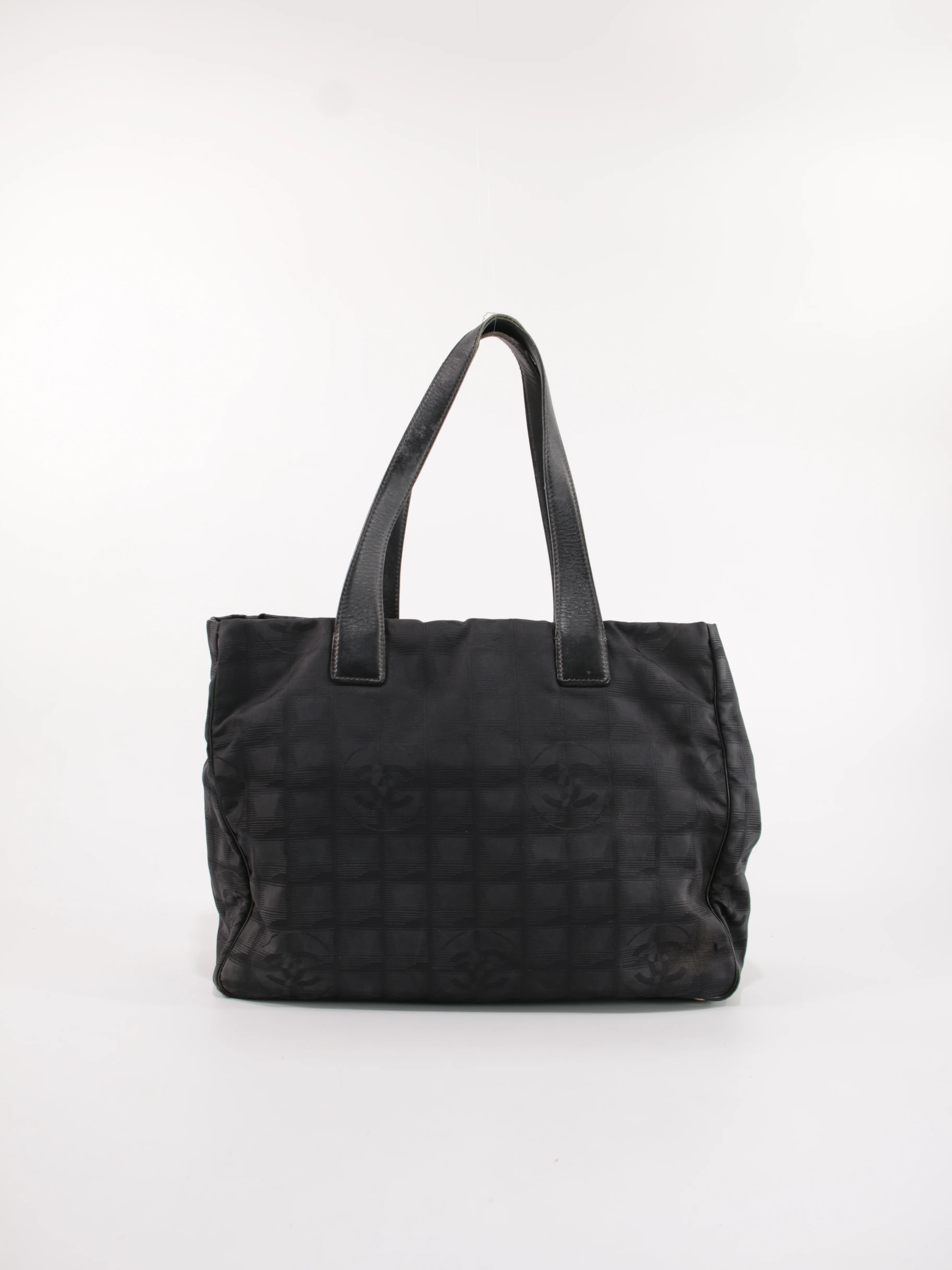 Medium New Travel Line Tote - Image 4
