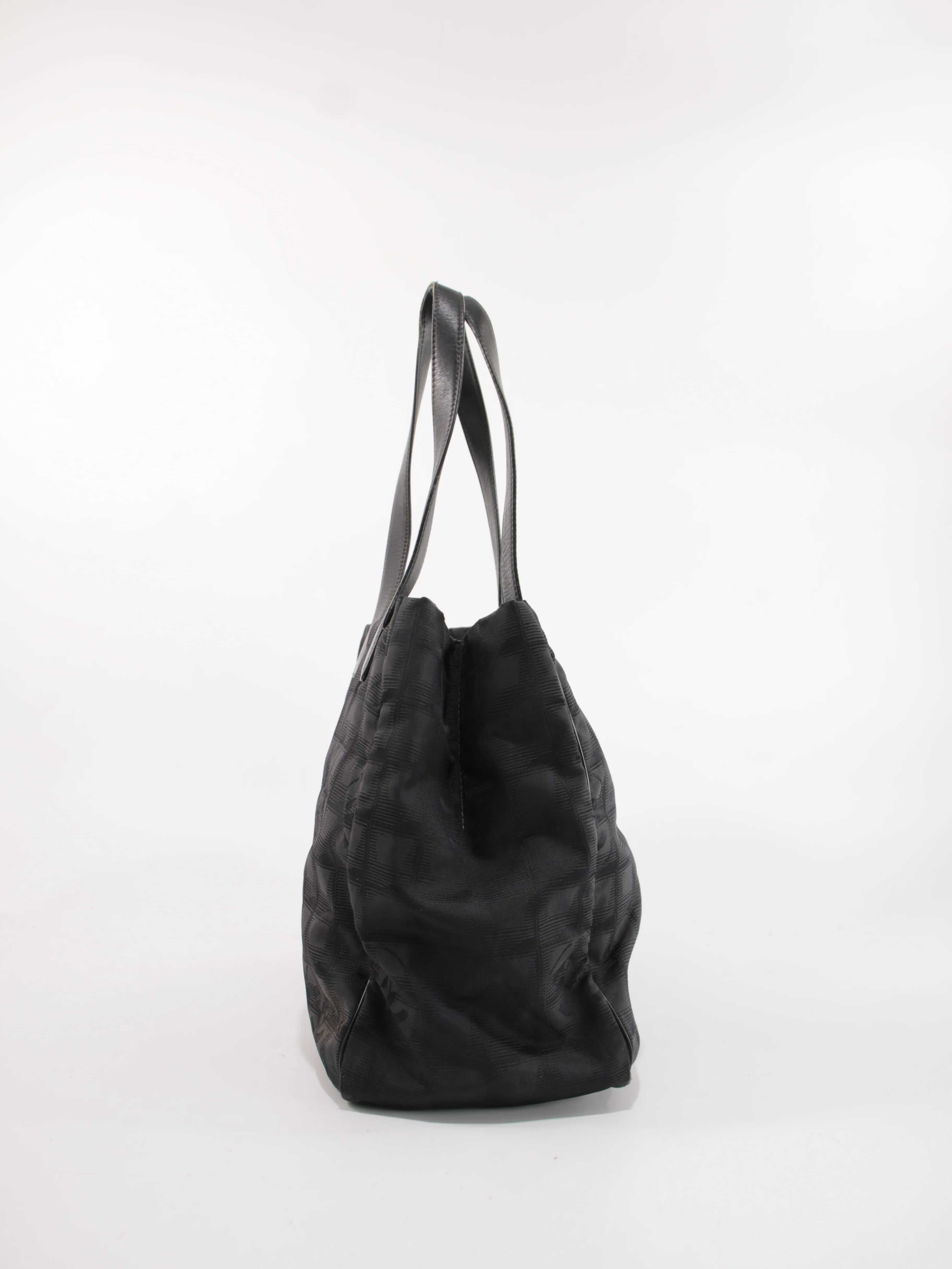 Medium New Travel Line Tote - Image 6