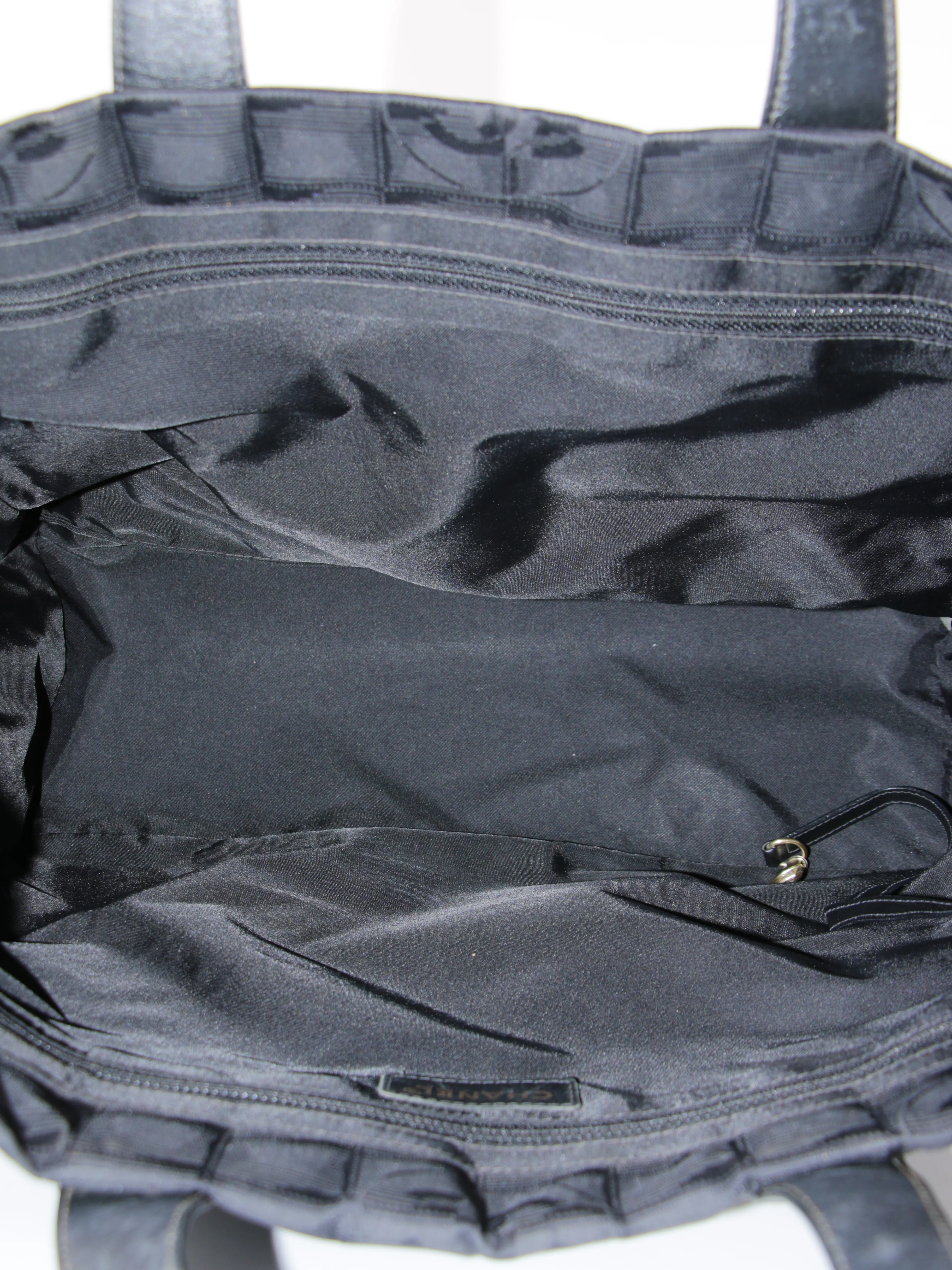 Medium New Travel Line Tote - Image 7