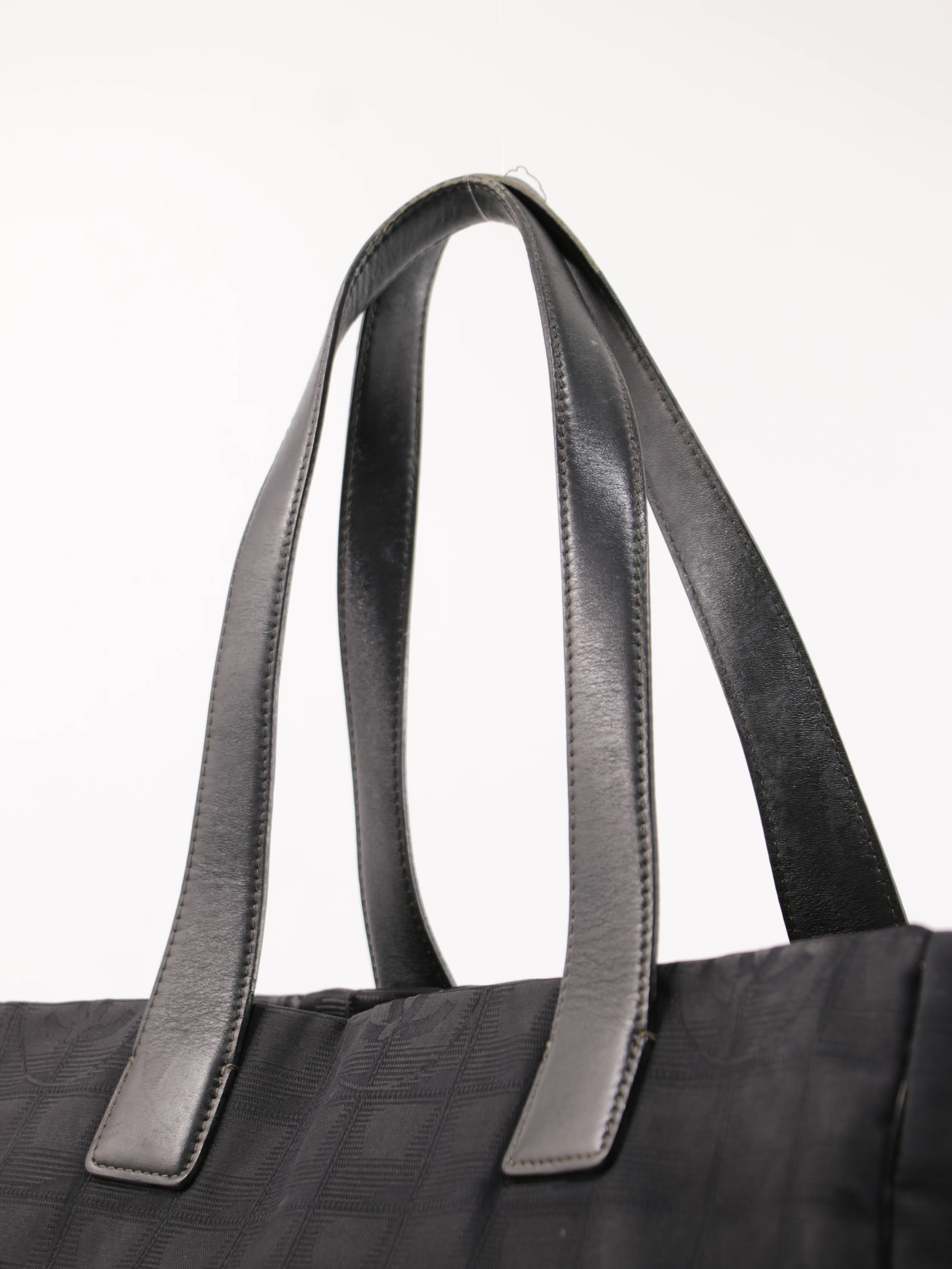 Medium New Travel Line Tote - Image 8