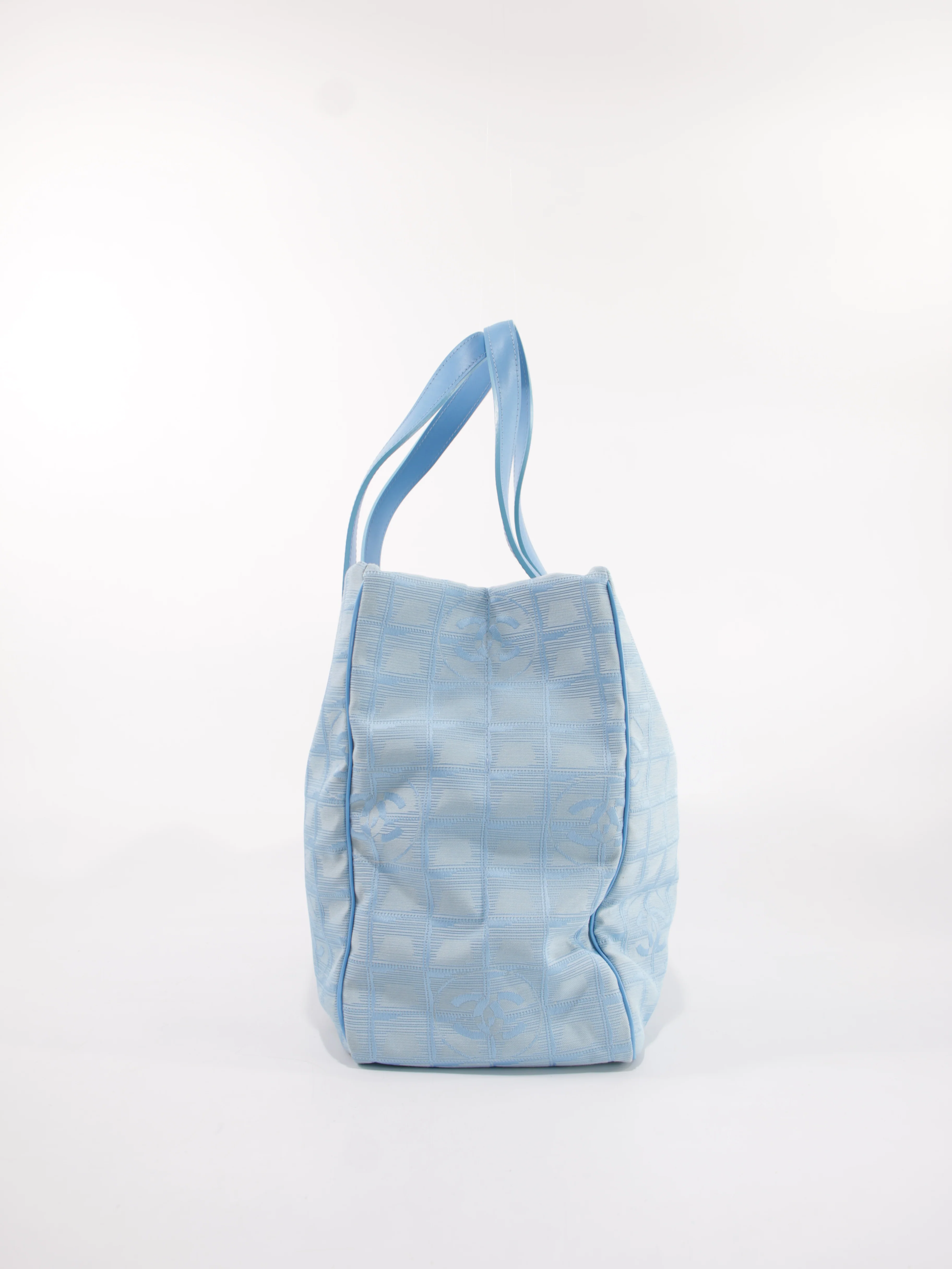 Medium New Travel Line Tote - Image 4