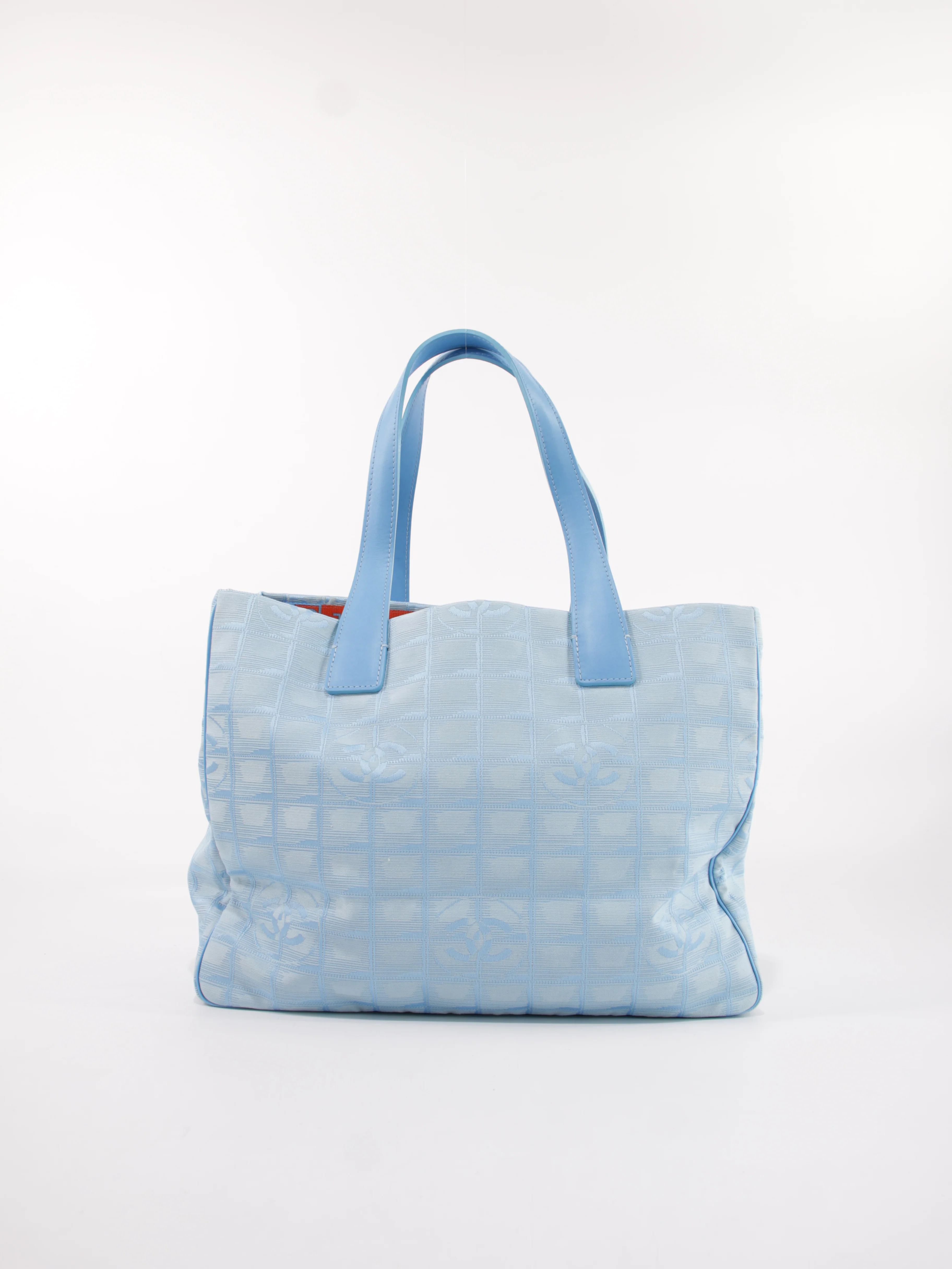 Medium New Travel Line Tote - Image 5