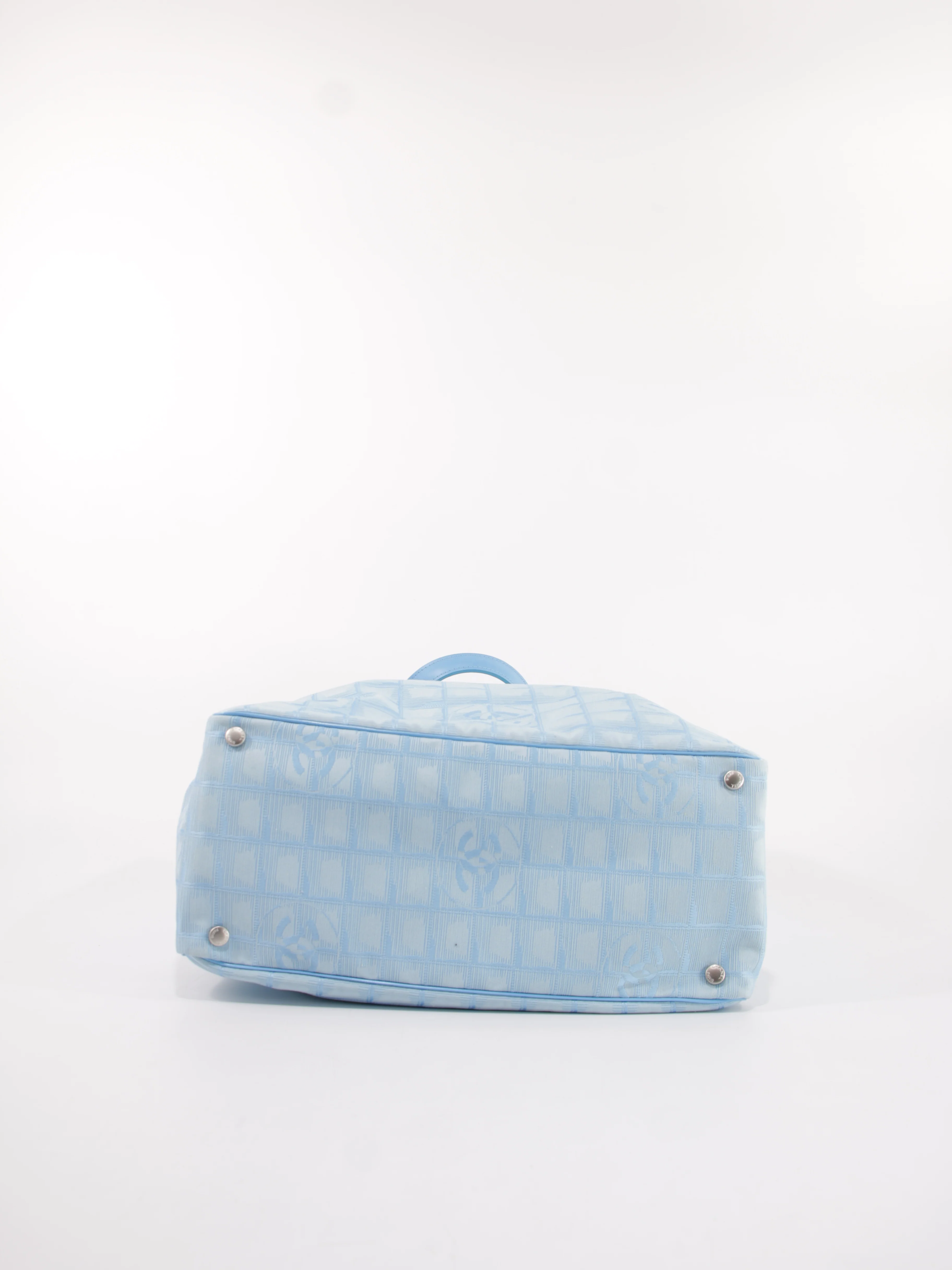 Medium New Travel Line Tote - Image 9
