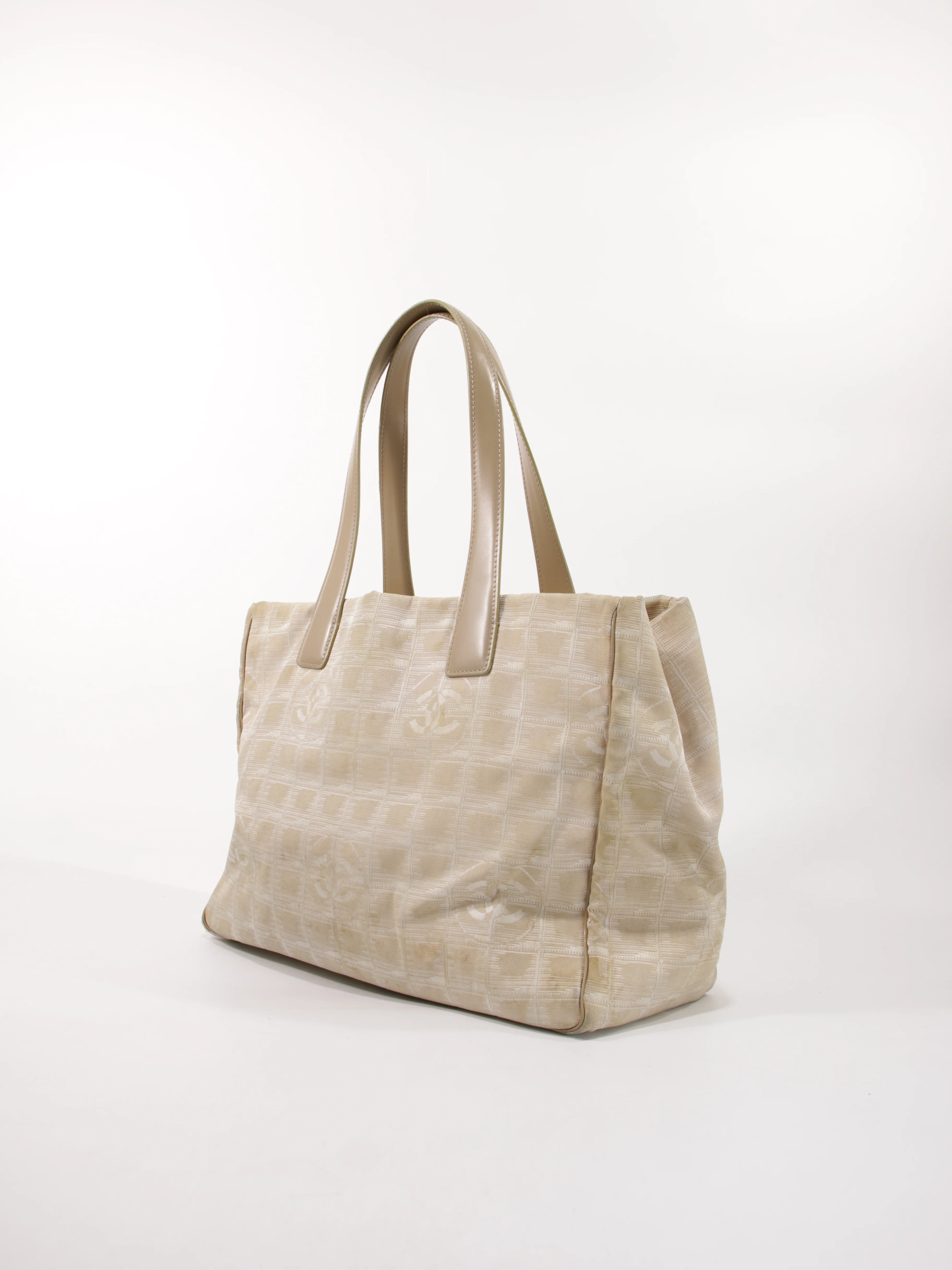 Medium New Travel Line Tote - Image 2
