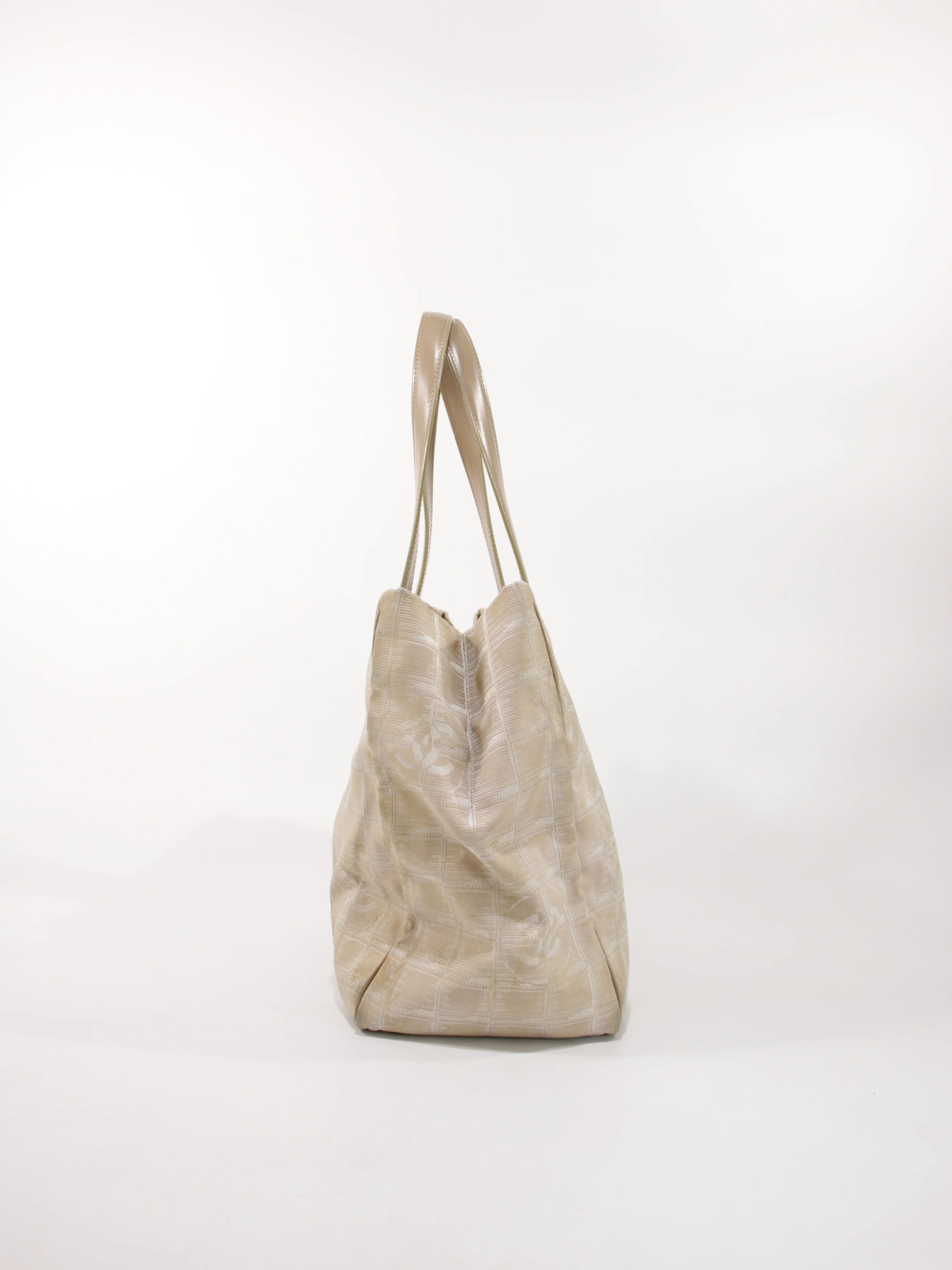 Medium New Travel Line Tote - Image 3