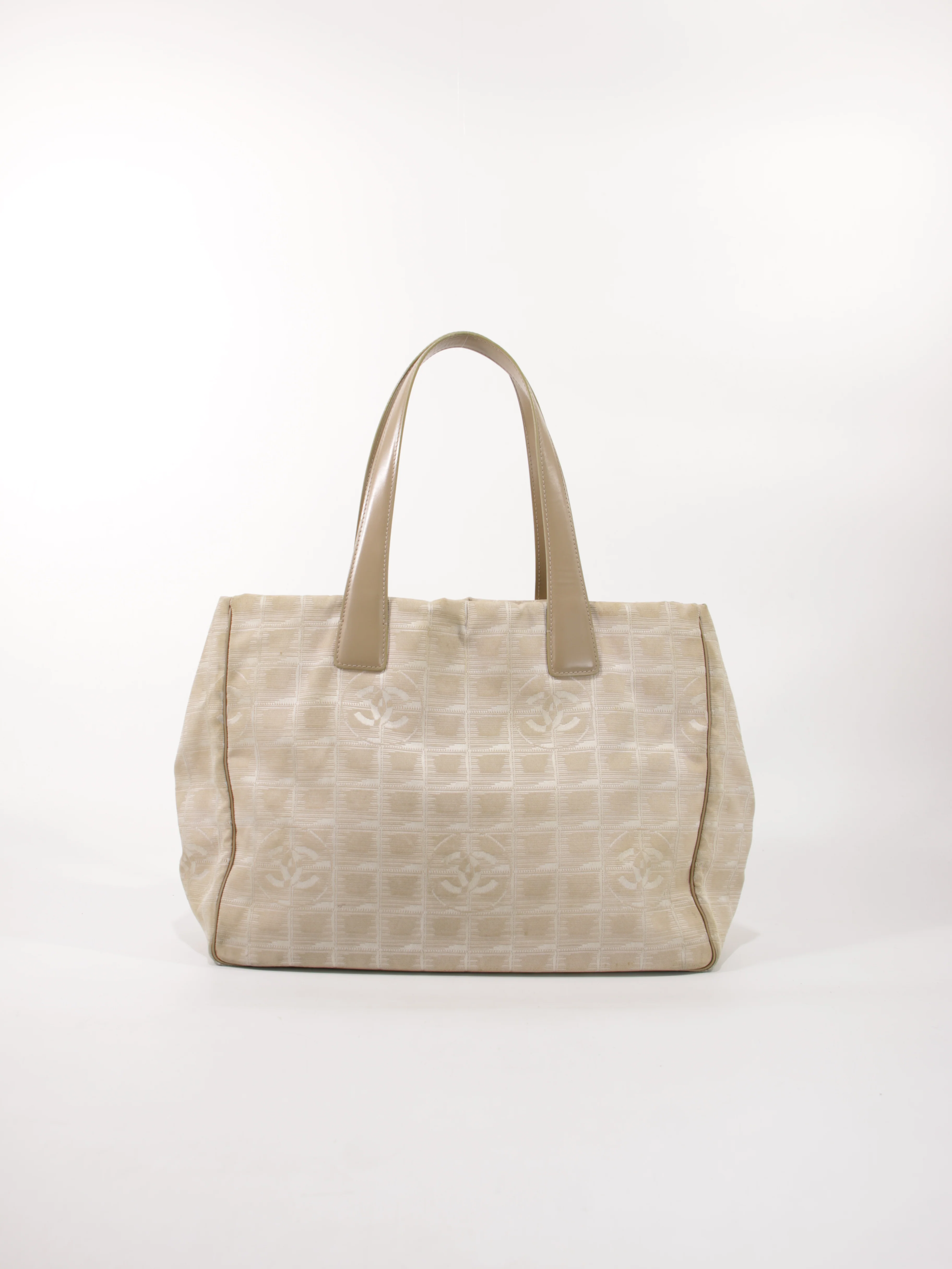 Medium New Travel Line Tote - Image 4