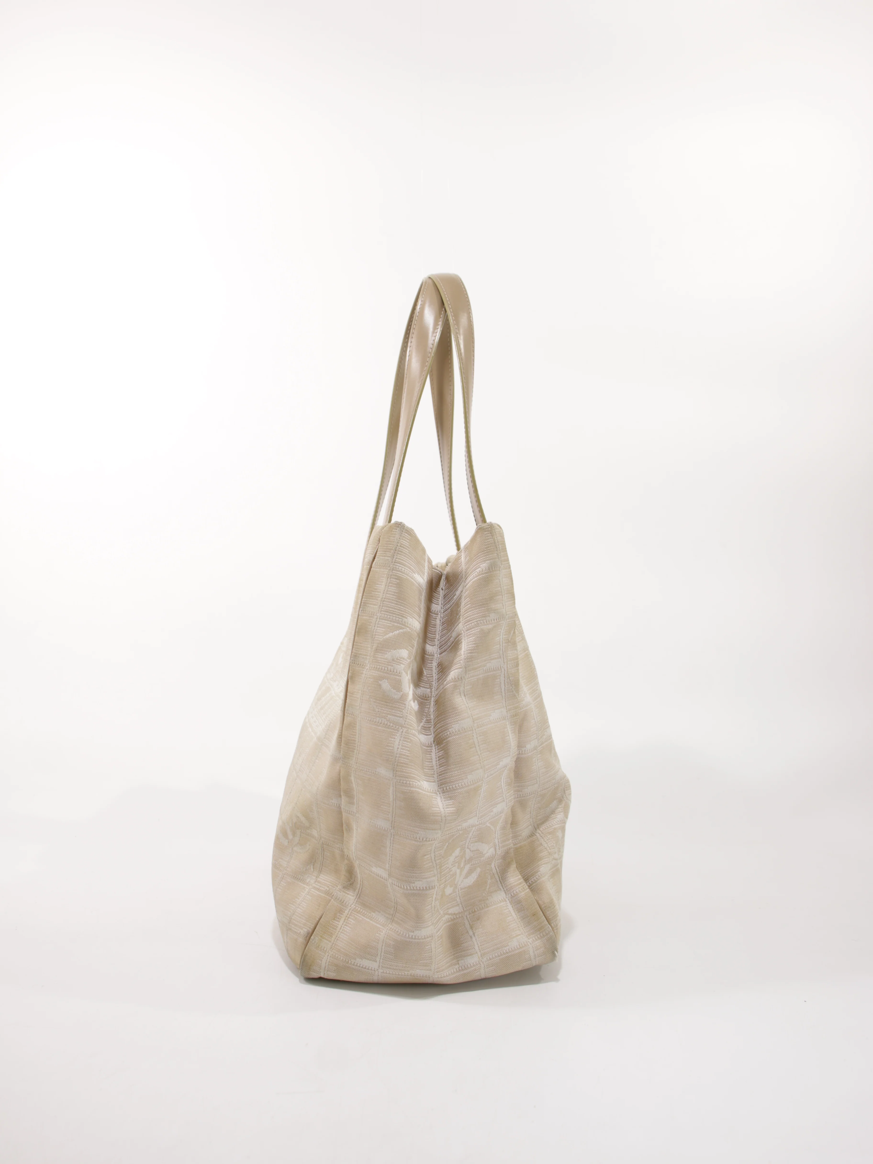 Medium New Travel Line Tote - Image 6