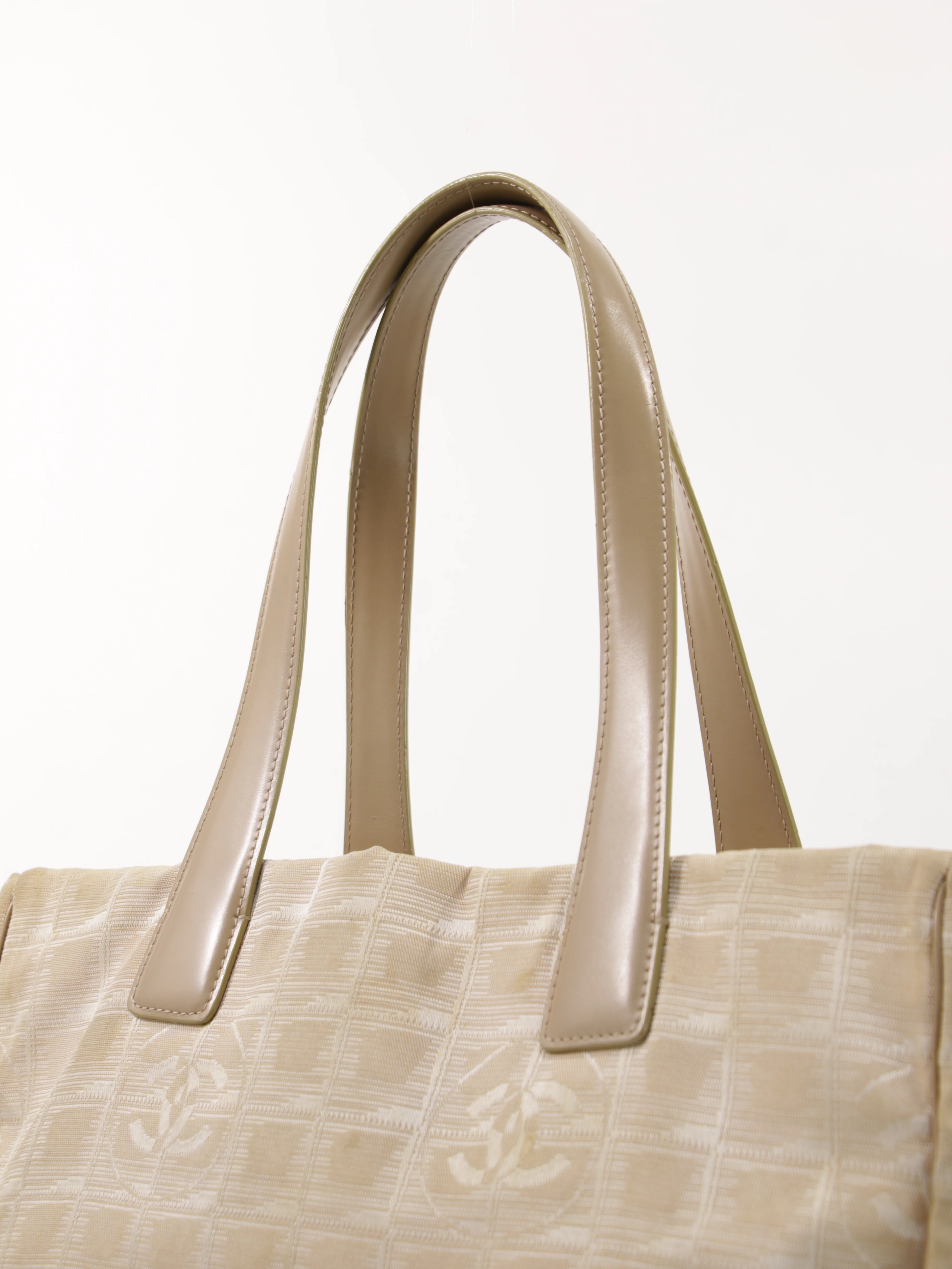 Medium New Travel Line Tote - Image 7