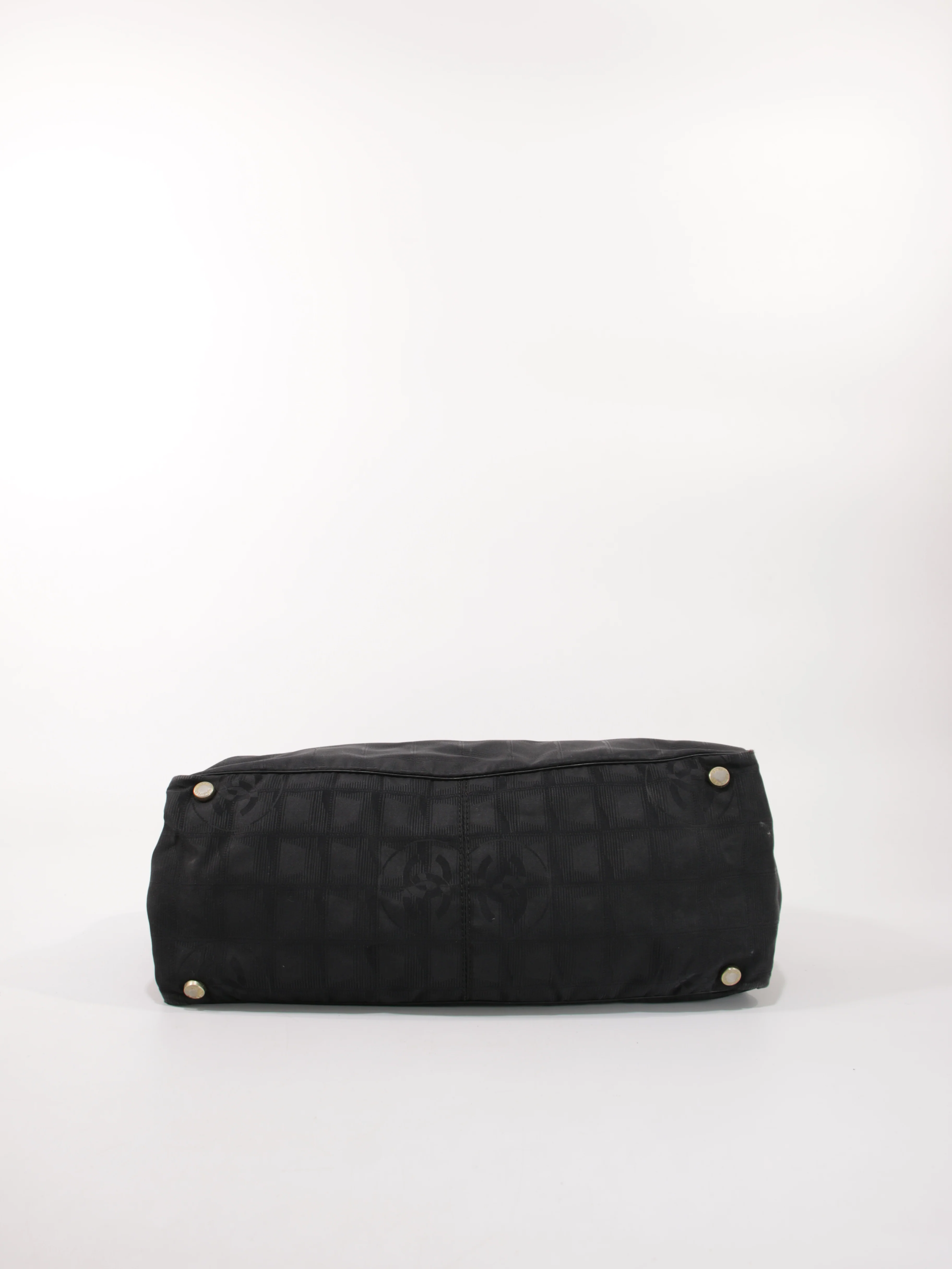 Medium New Travel Line Tote - Image 10