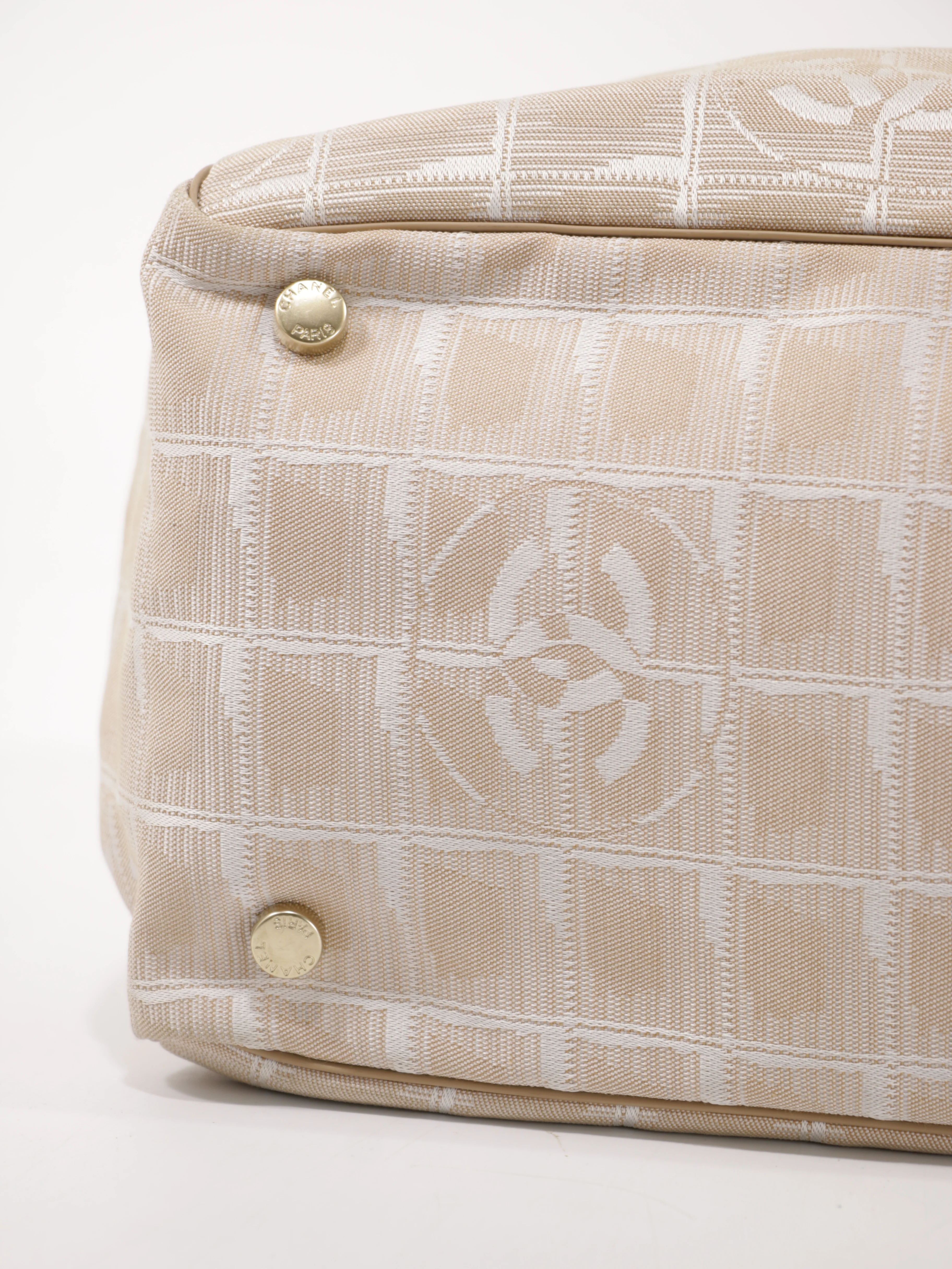 Medium New Travel Line Tote - Image 10