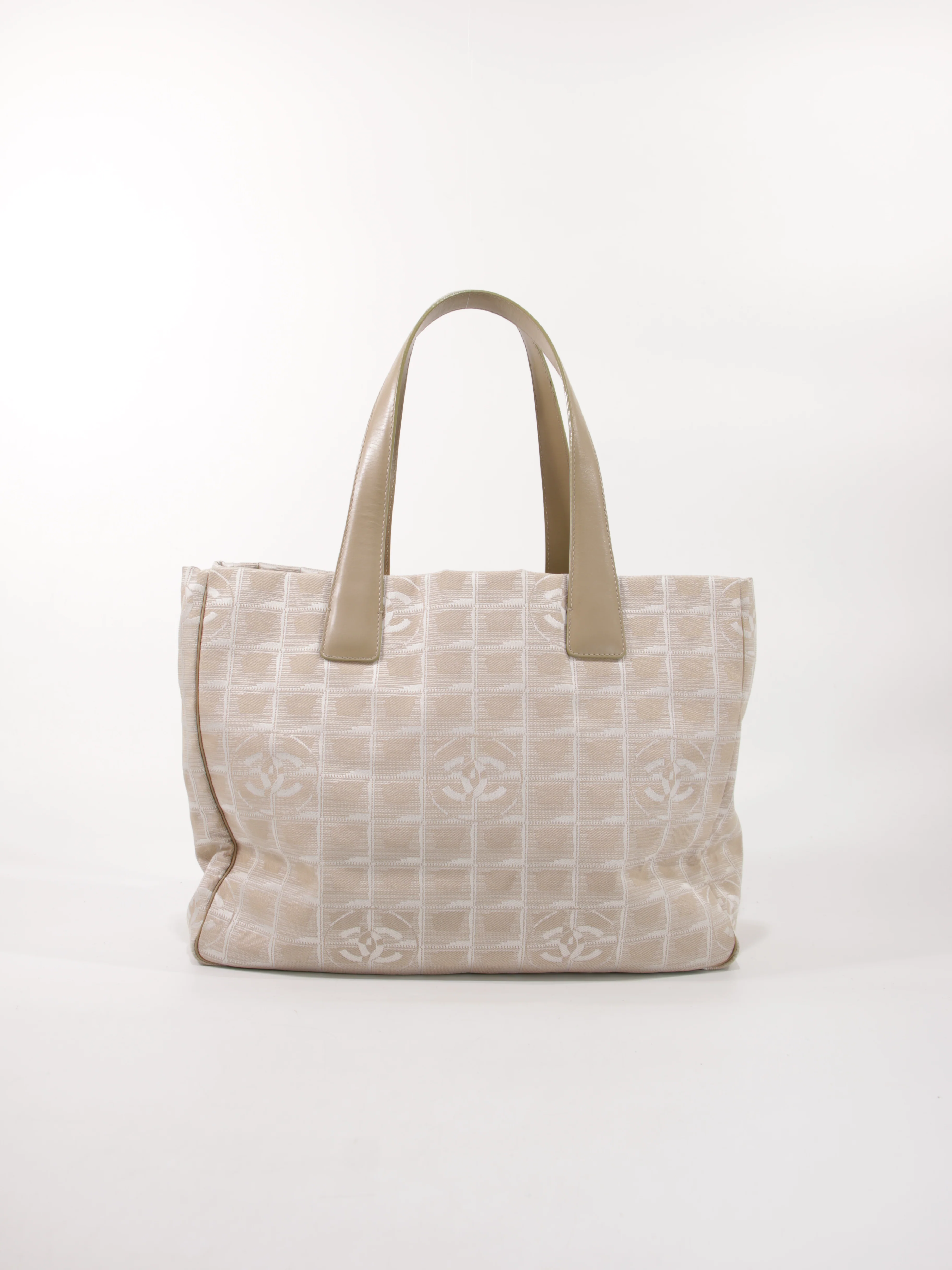 Medium New Travel Line Tote - Image 4